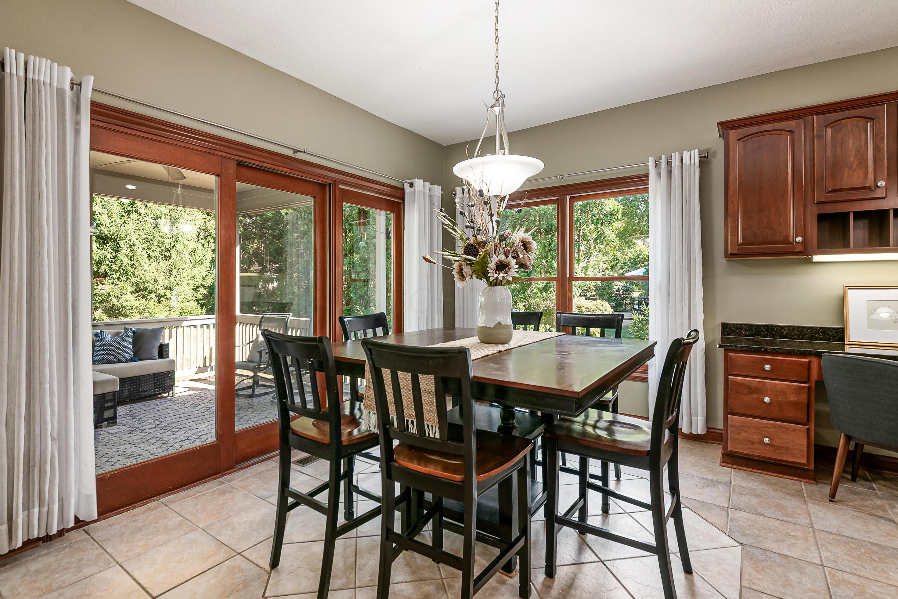 6639 Meadow Glen Dr S