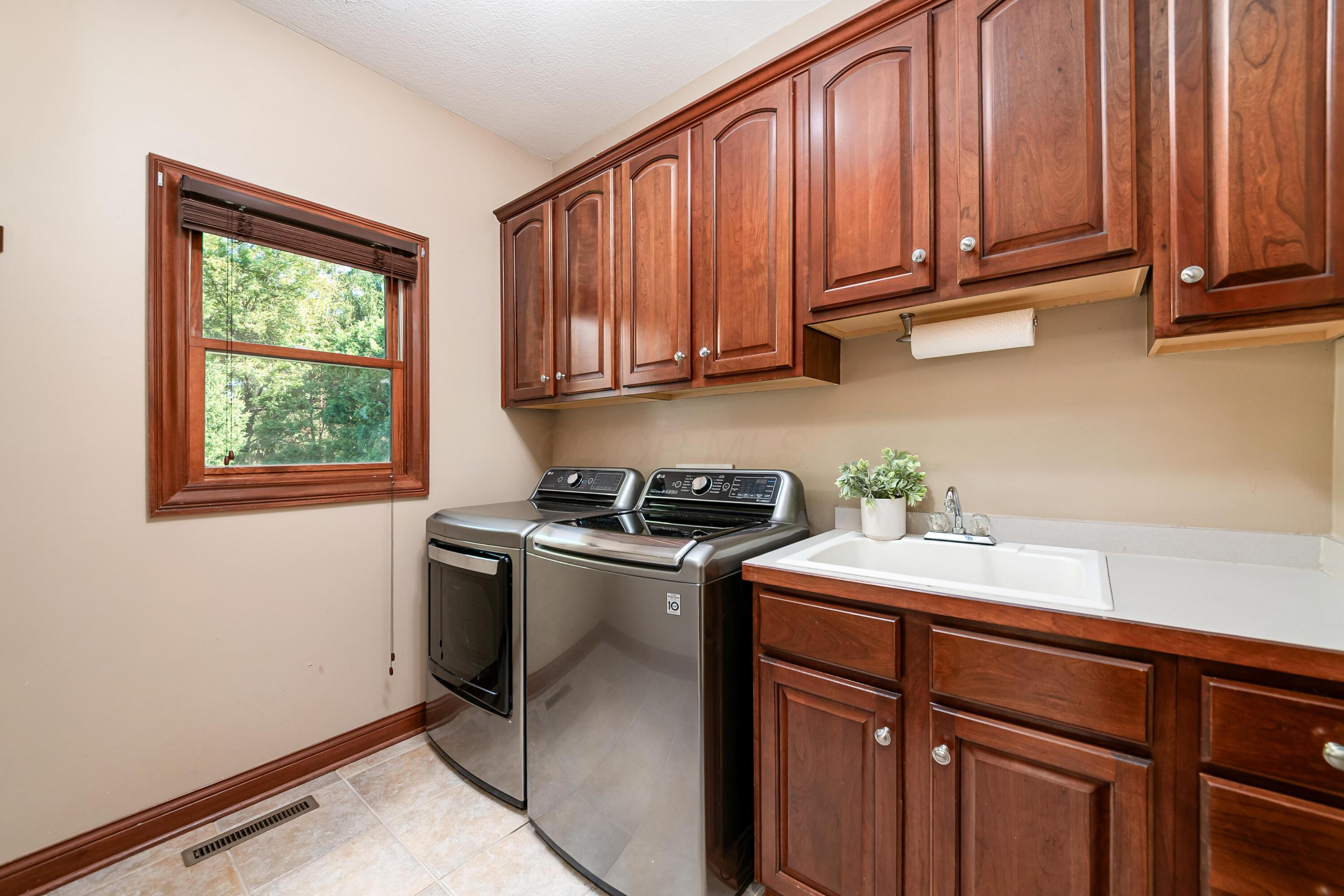 6639 Meadow Glen Dr S