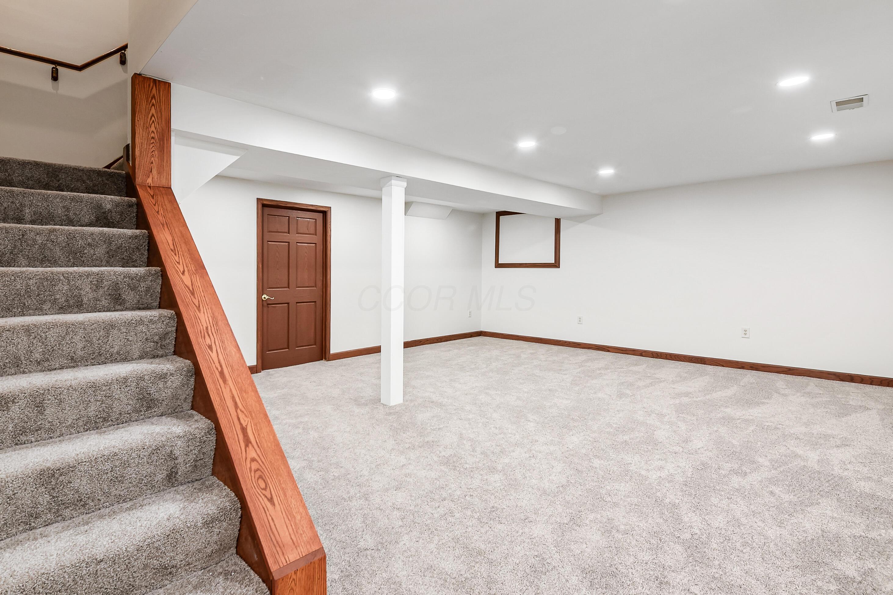 6639 Meadow Glen Dr S