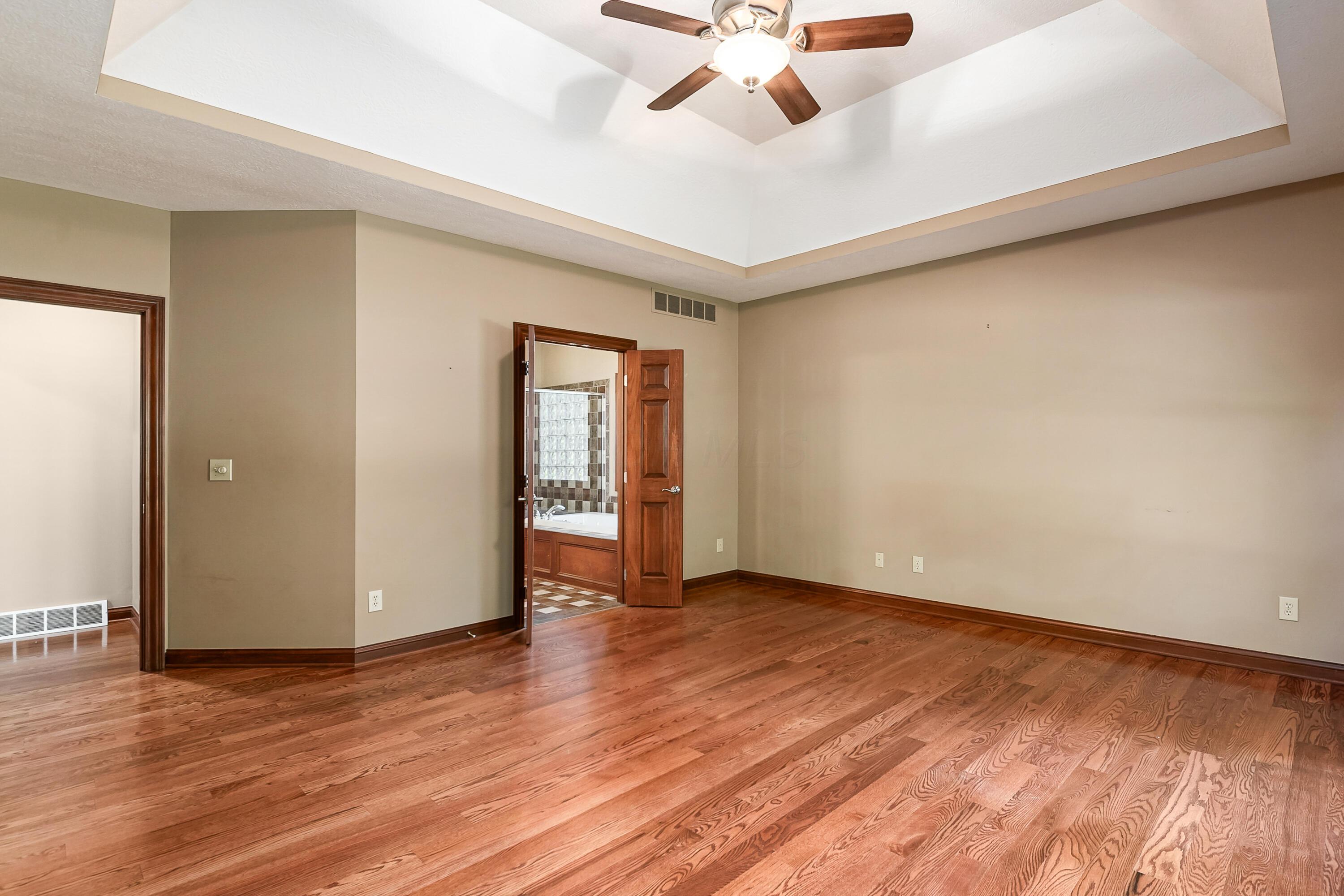 6639 Meadow Glen Dr S