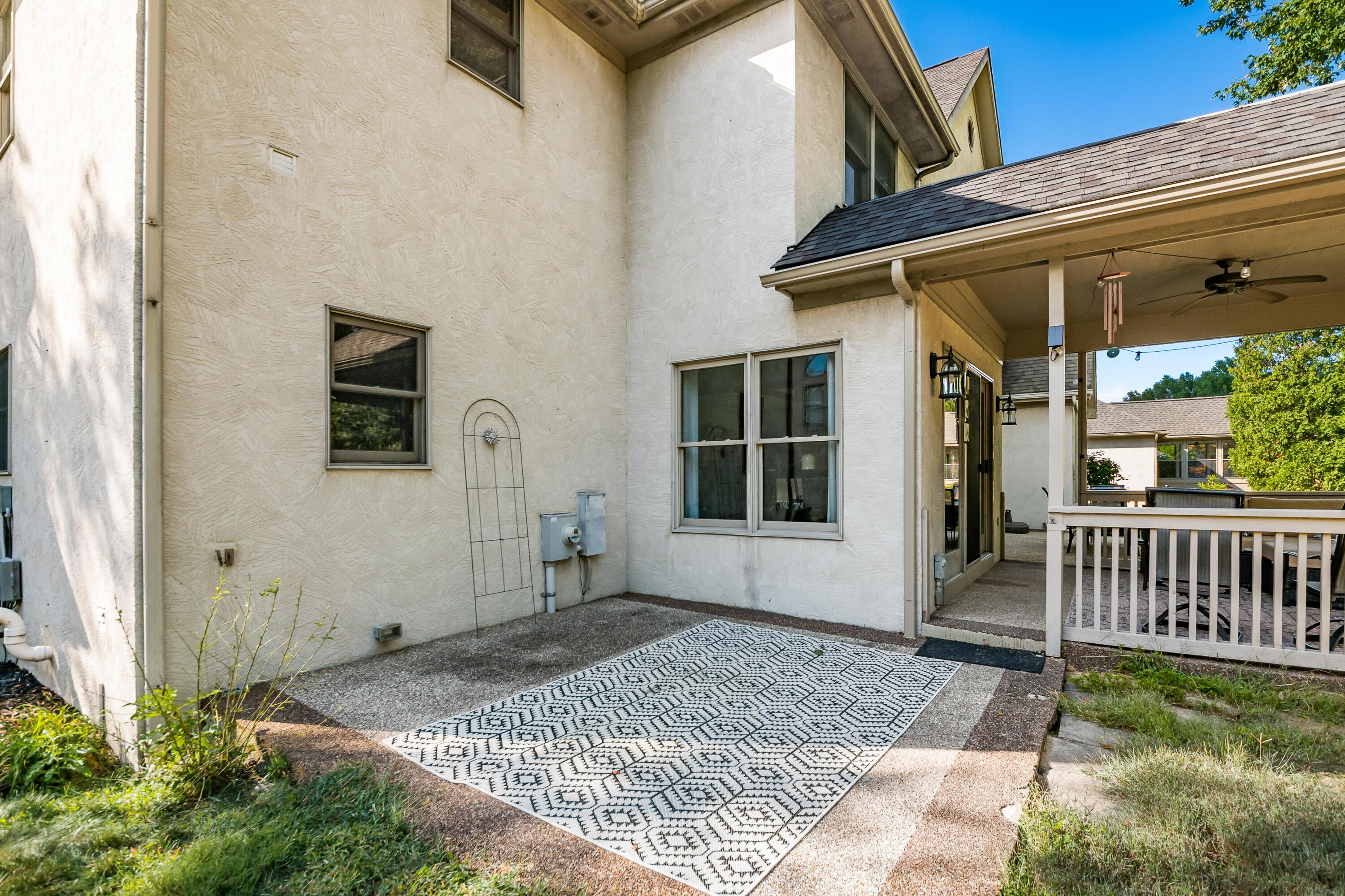 6639 Meadow Glen Dr S