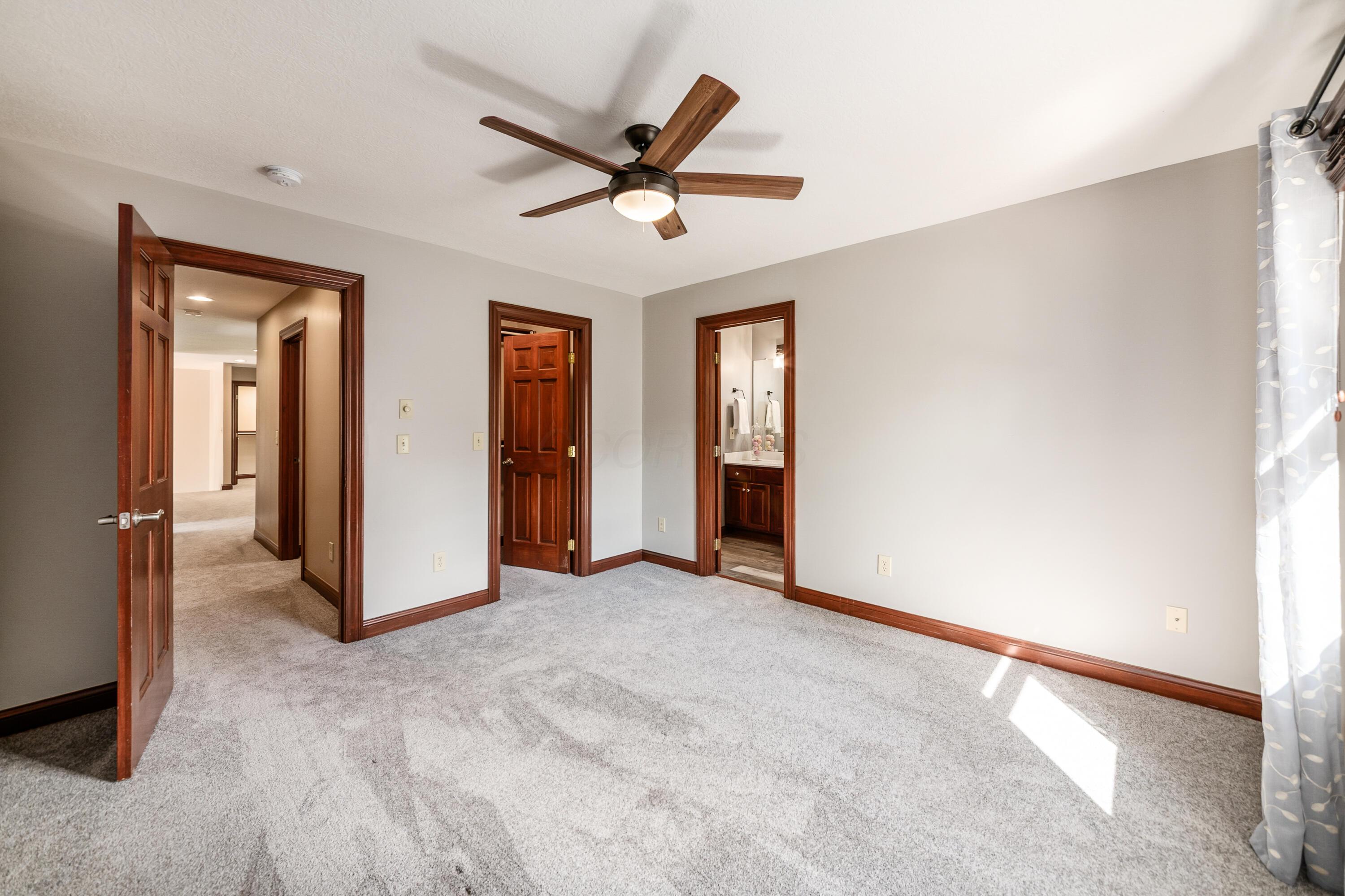 6639 Meadow Glen Dr S