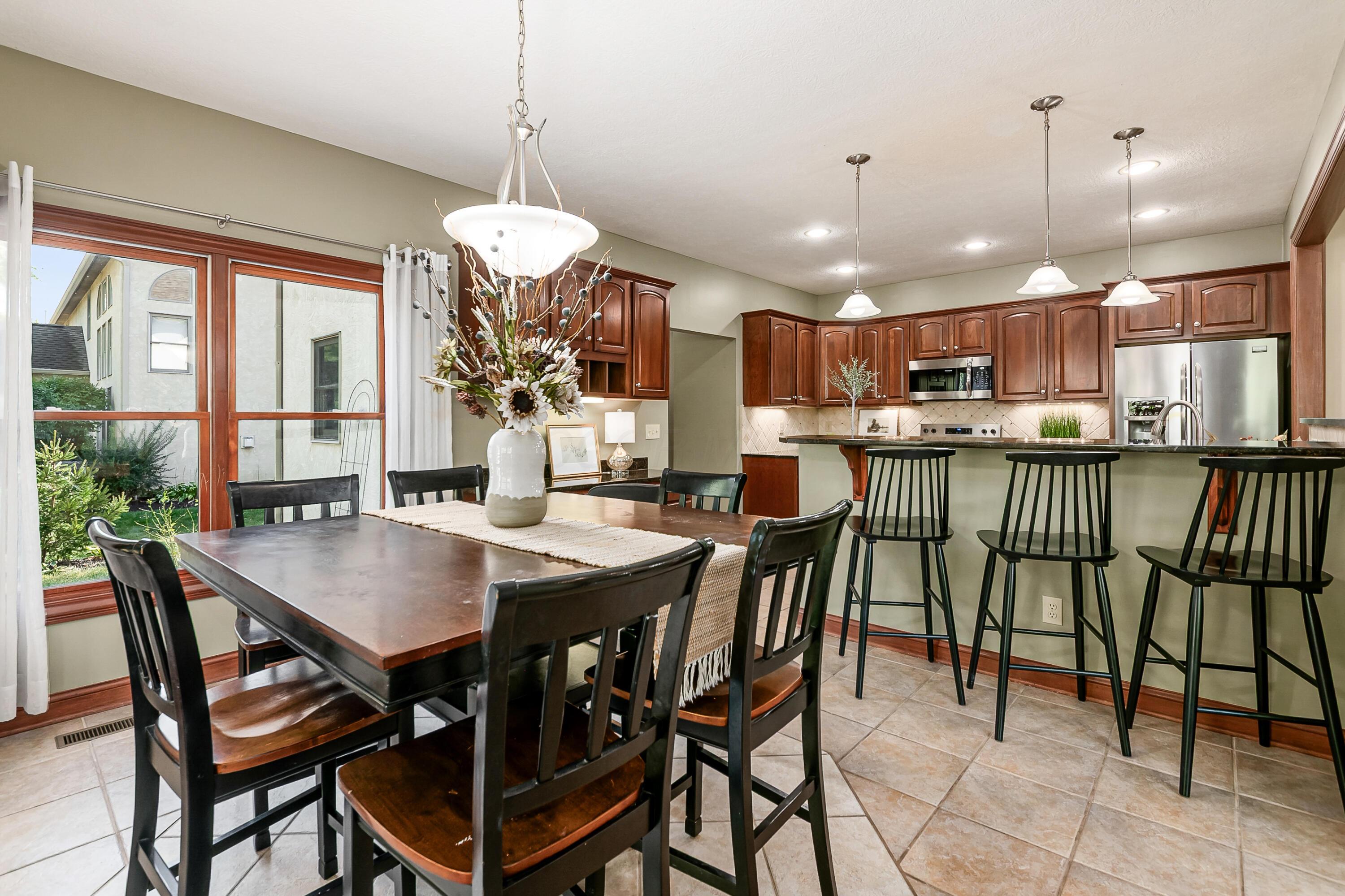 6639 Meadow Glen Dr S