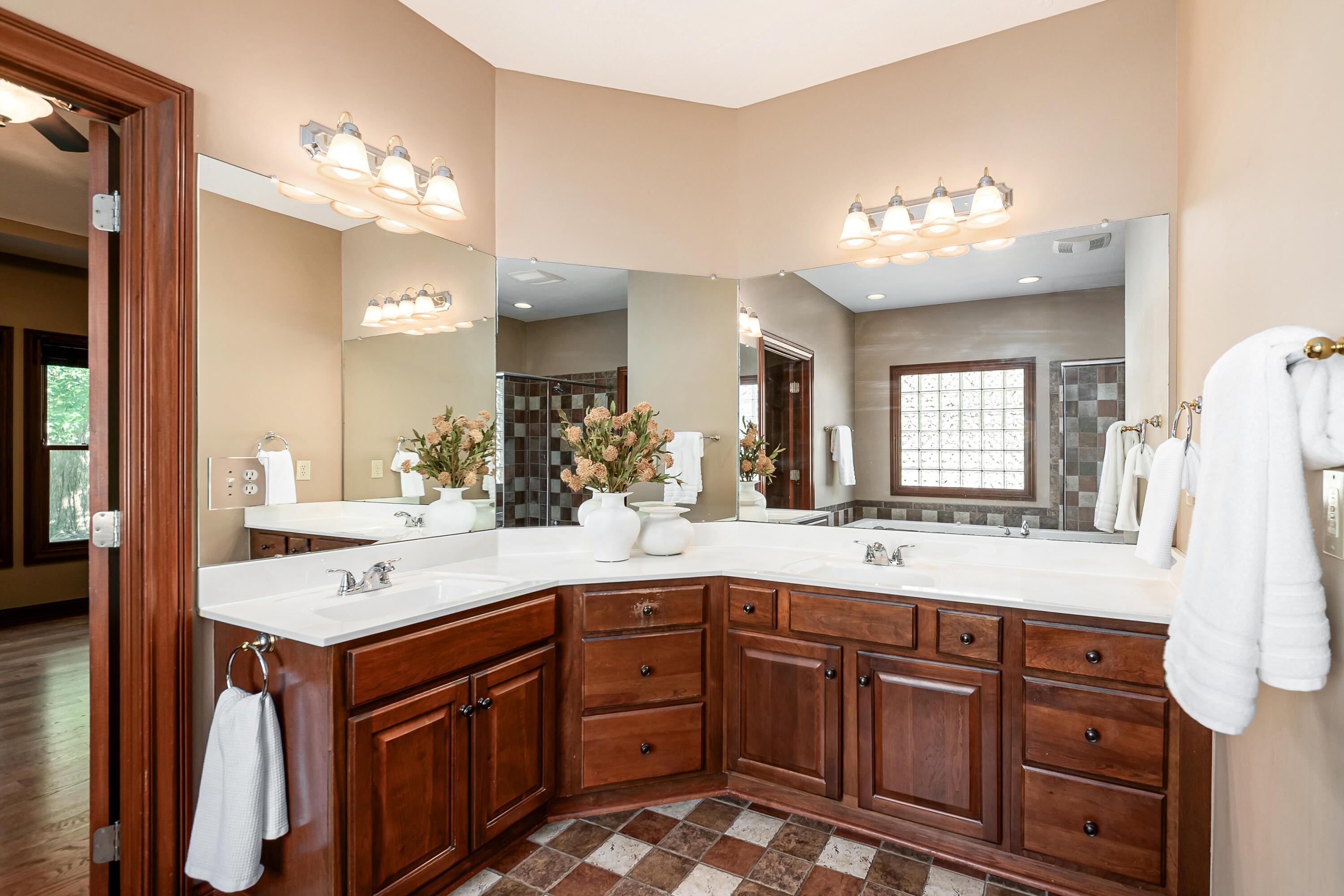 6639 Meadow Glen Dr S