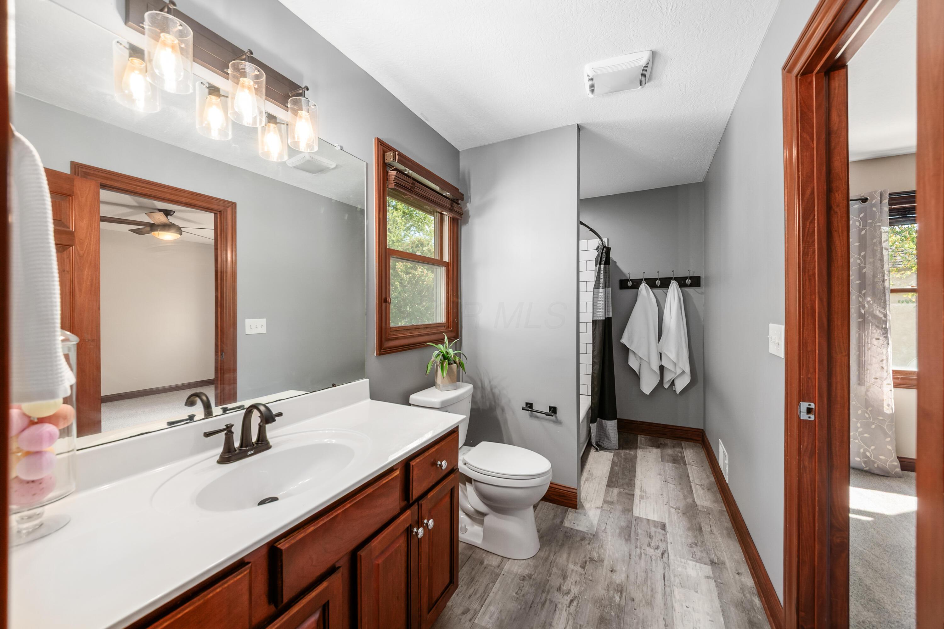 6639 Meadow Glen Dr S