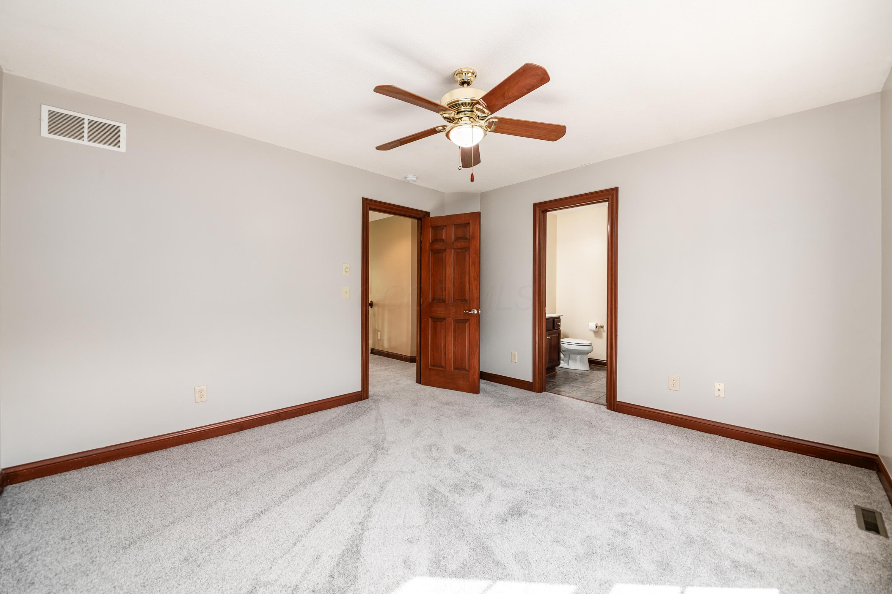 6639 Meadow Glen Dr S