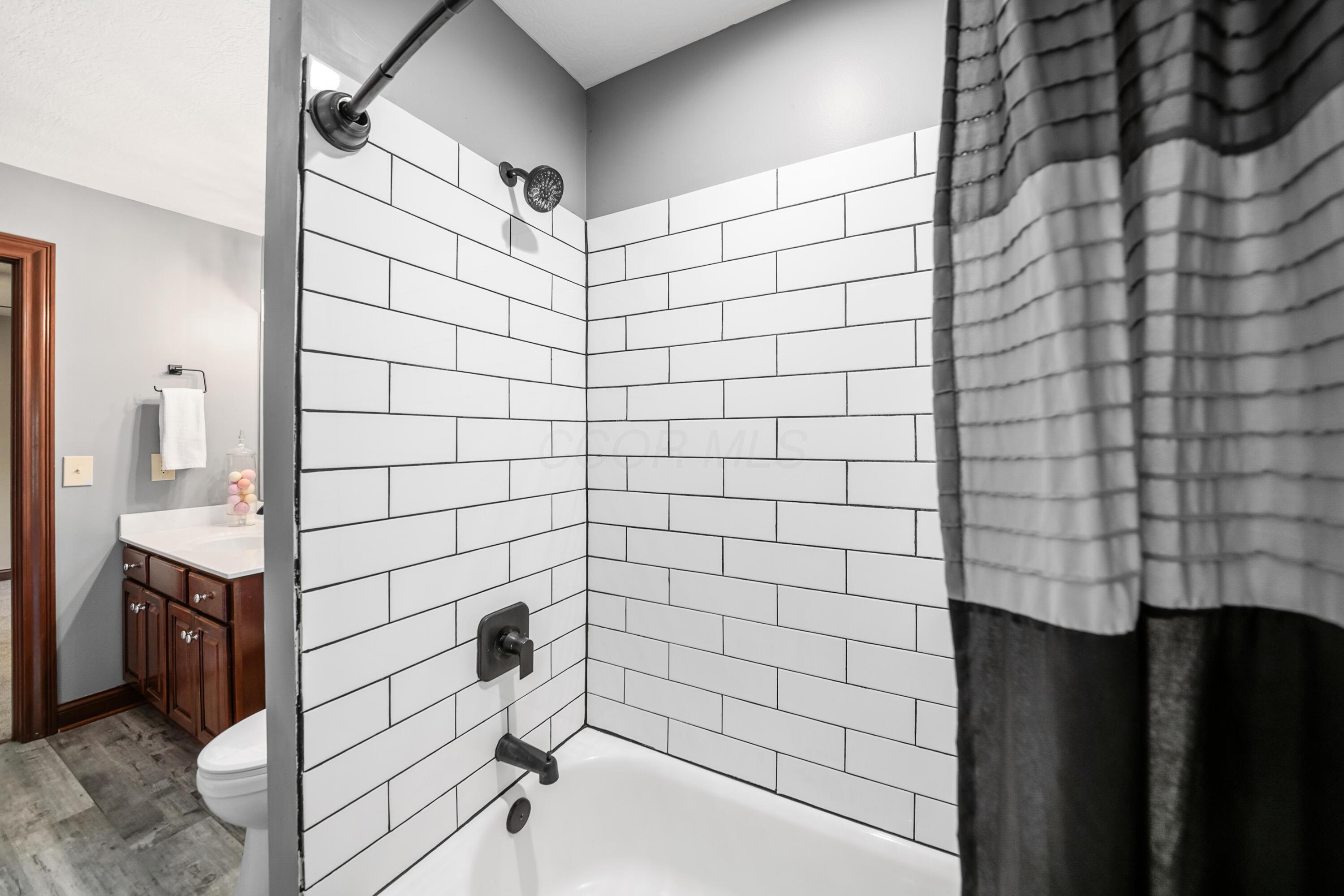 6639 Meadow Glen Dr S