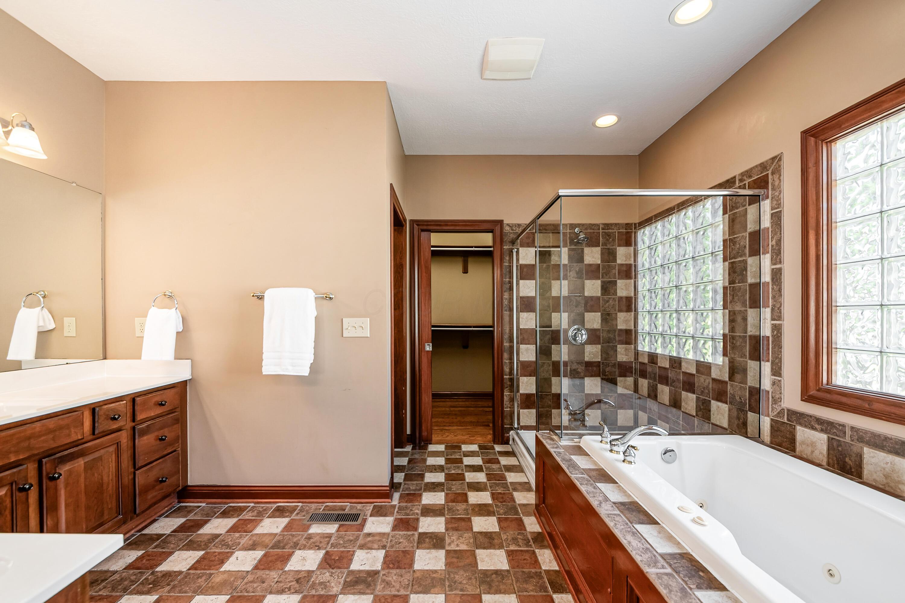 6639 Meadow Glen Dr S