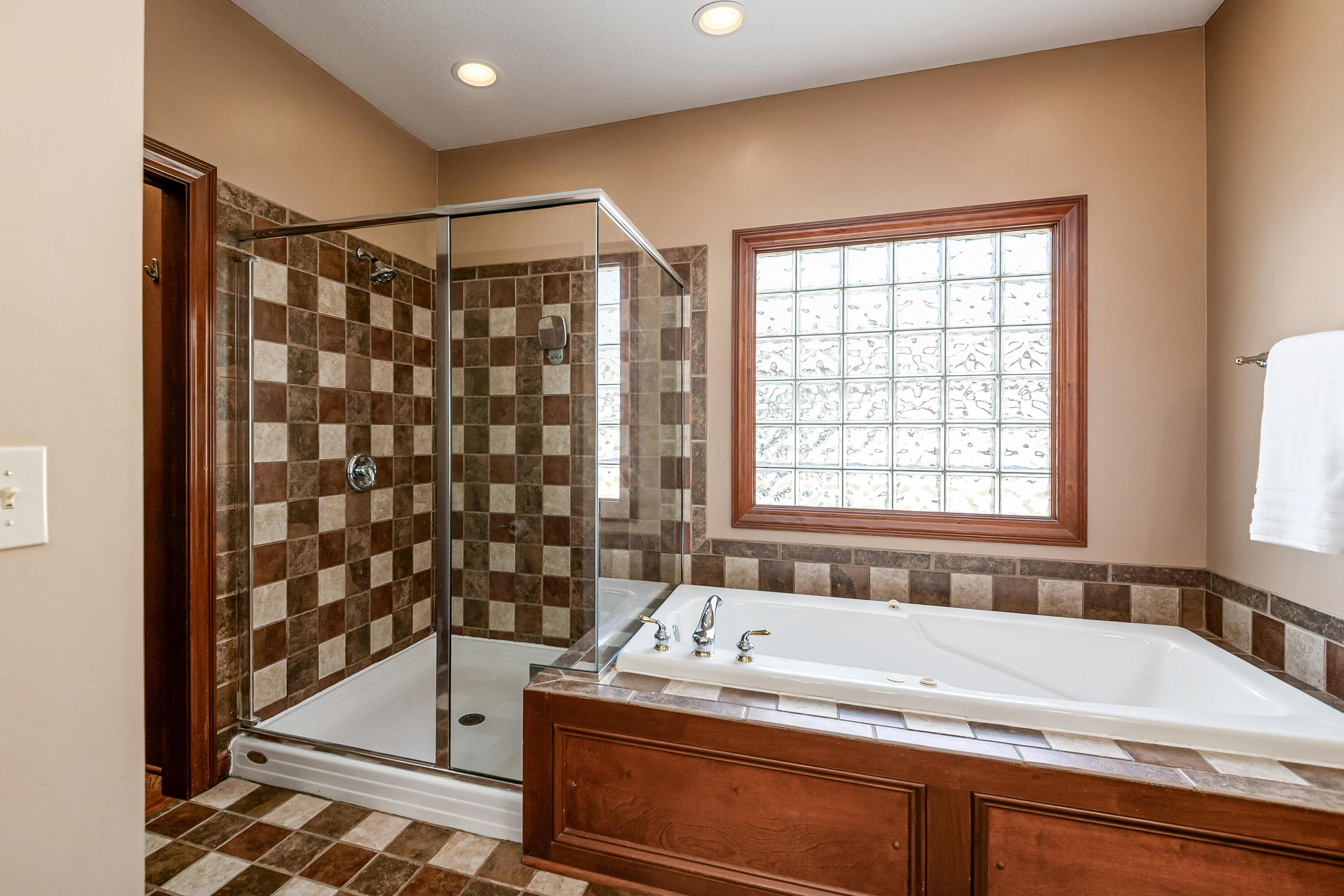 6639 Meadow Glen Dr S