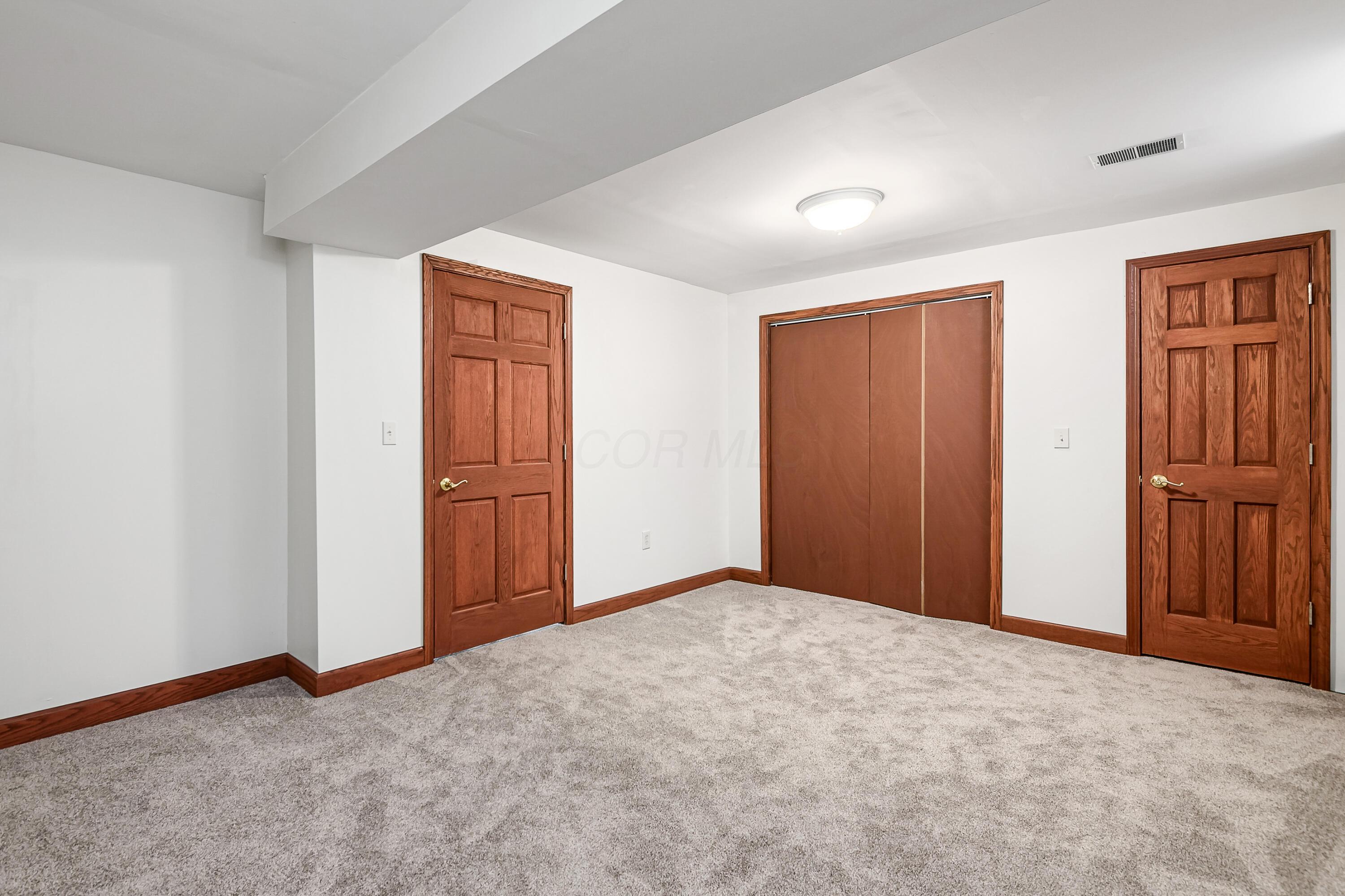 6639 Meadow Glen Dr S