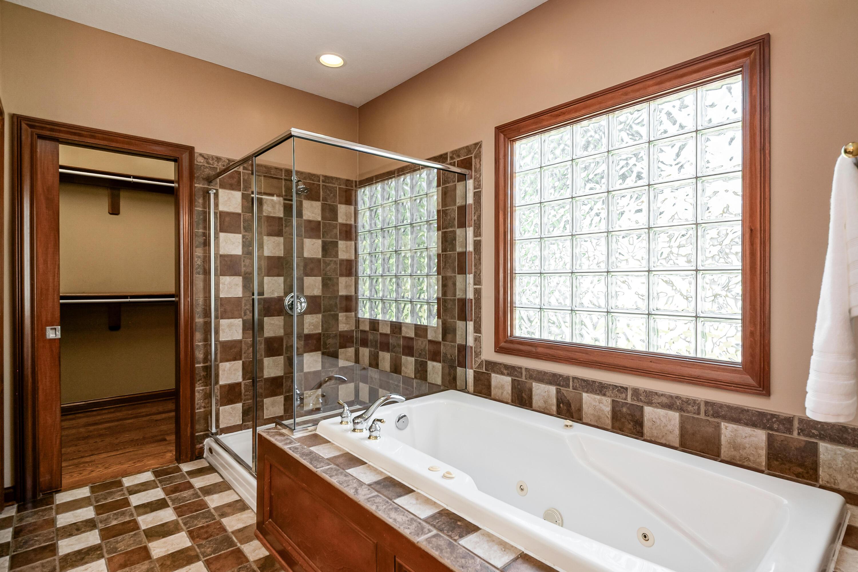 6639 Meadow Glen Dr S