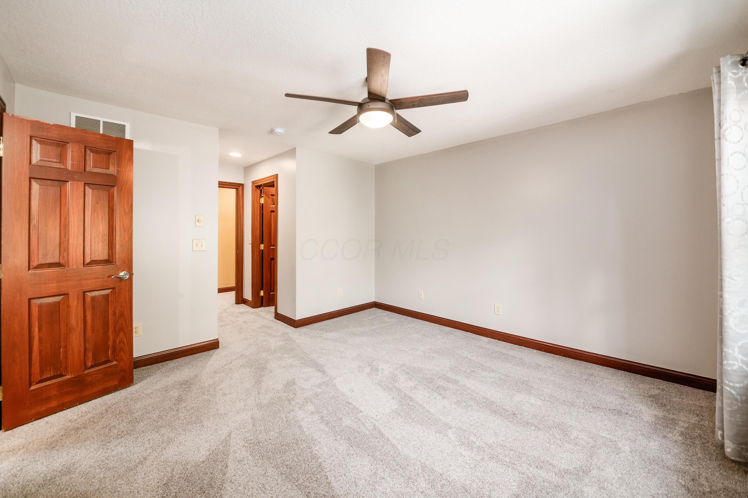 6639 Meadow Glen Dr S