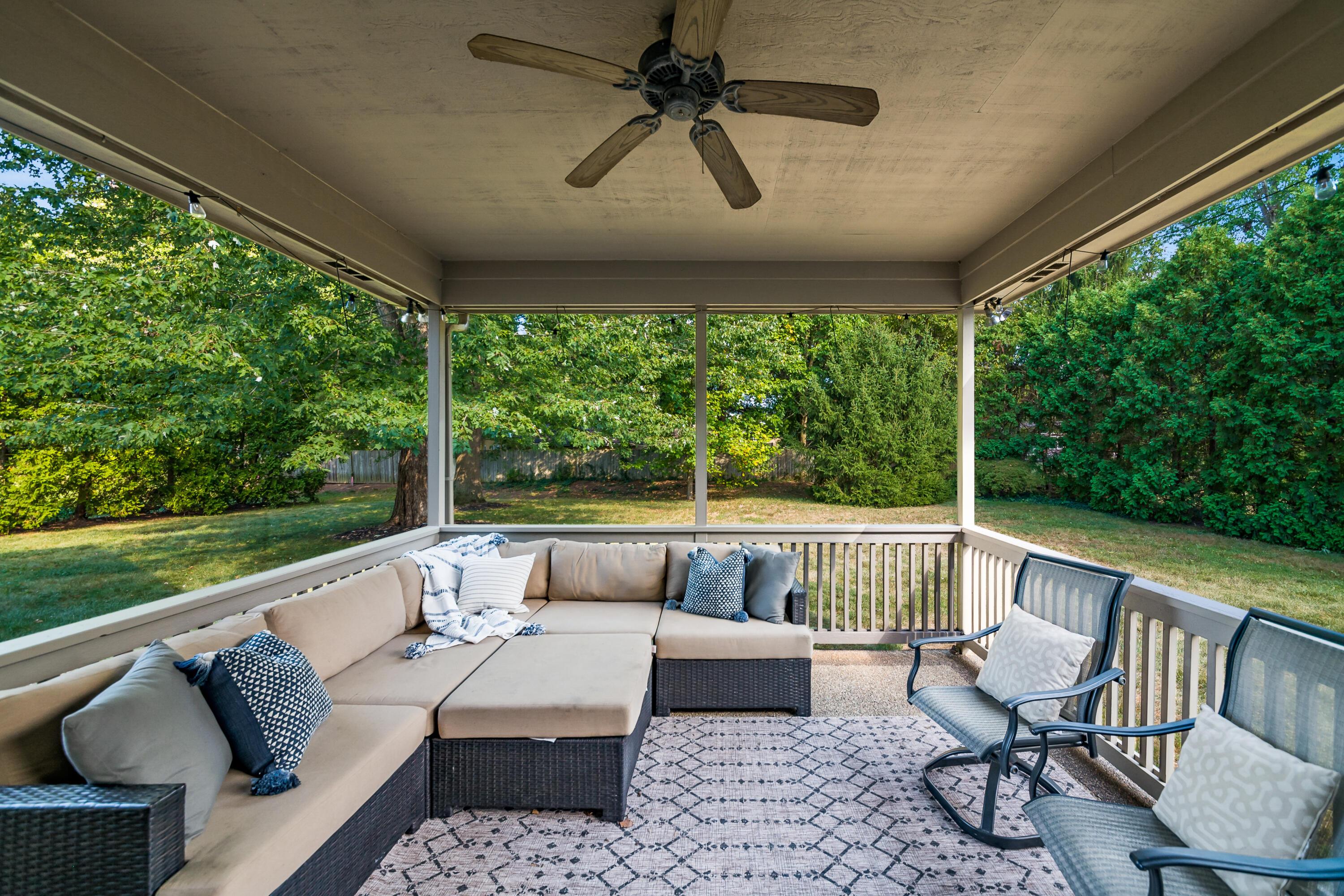 6639 Meadow Glen Dr S