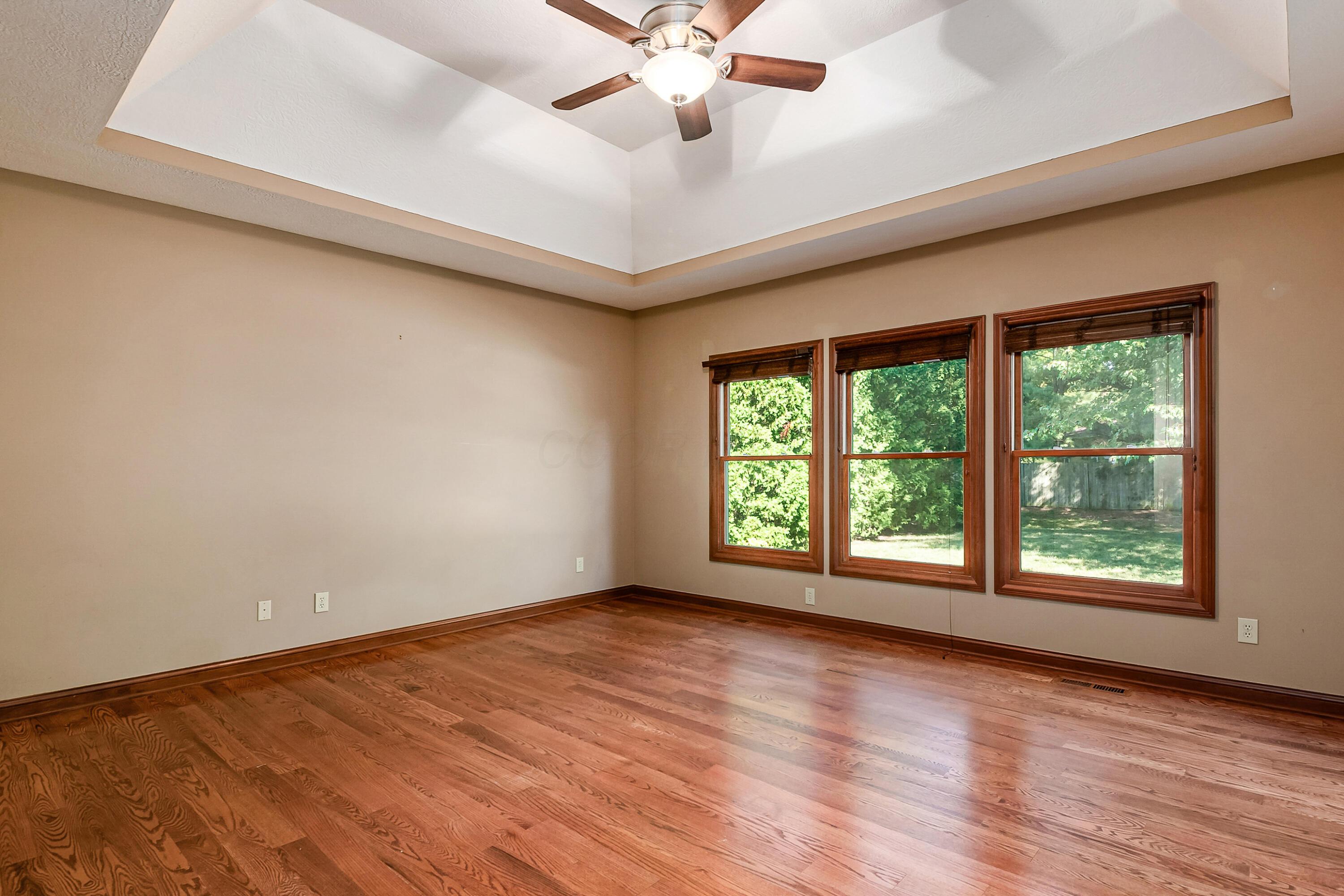 6639 Meadow Glen Dr S