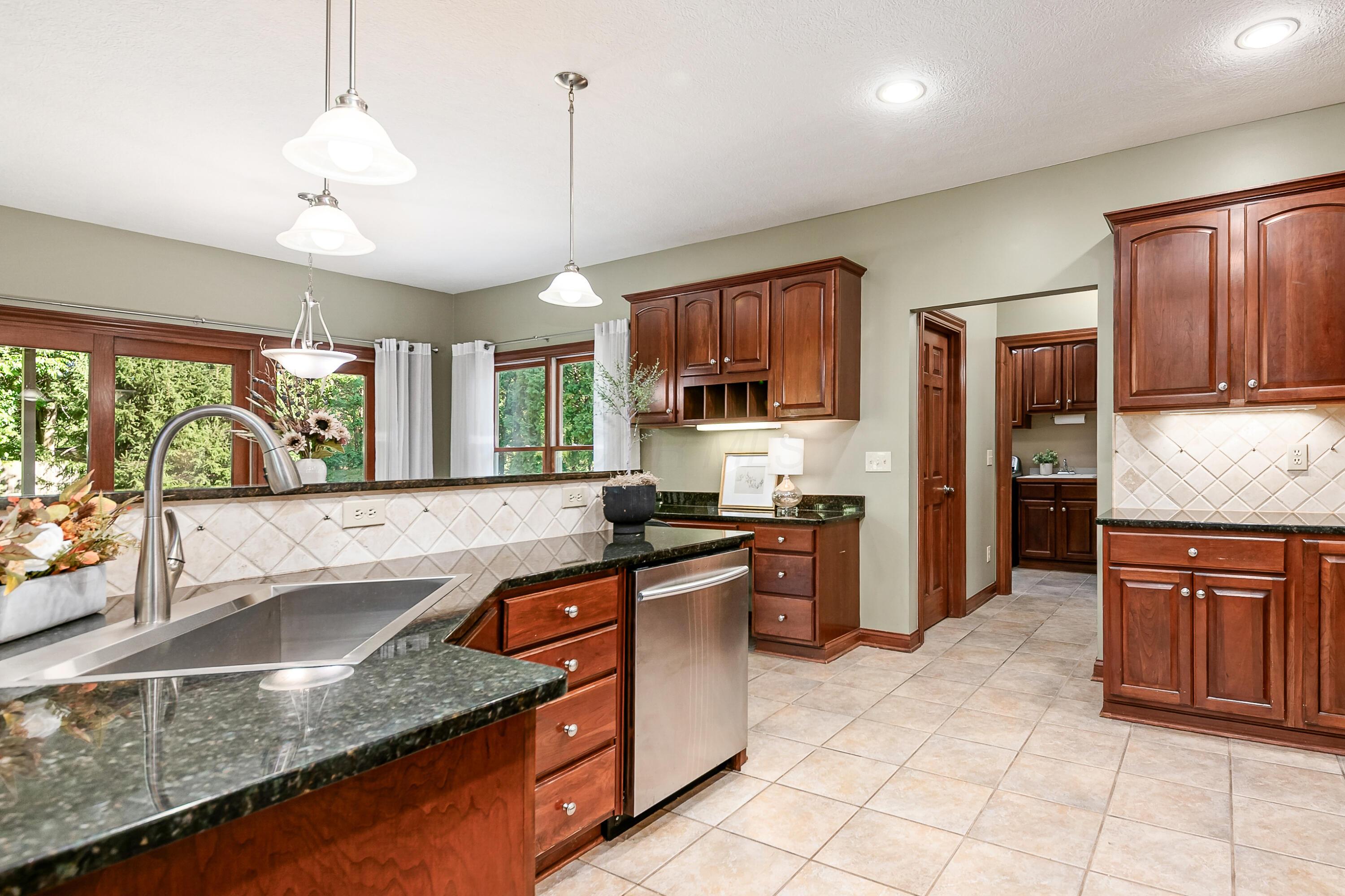 6639 Meadow Glen Dr S