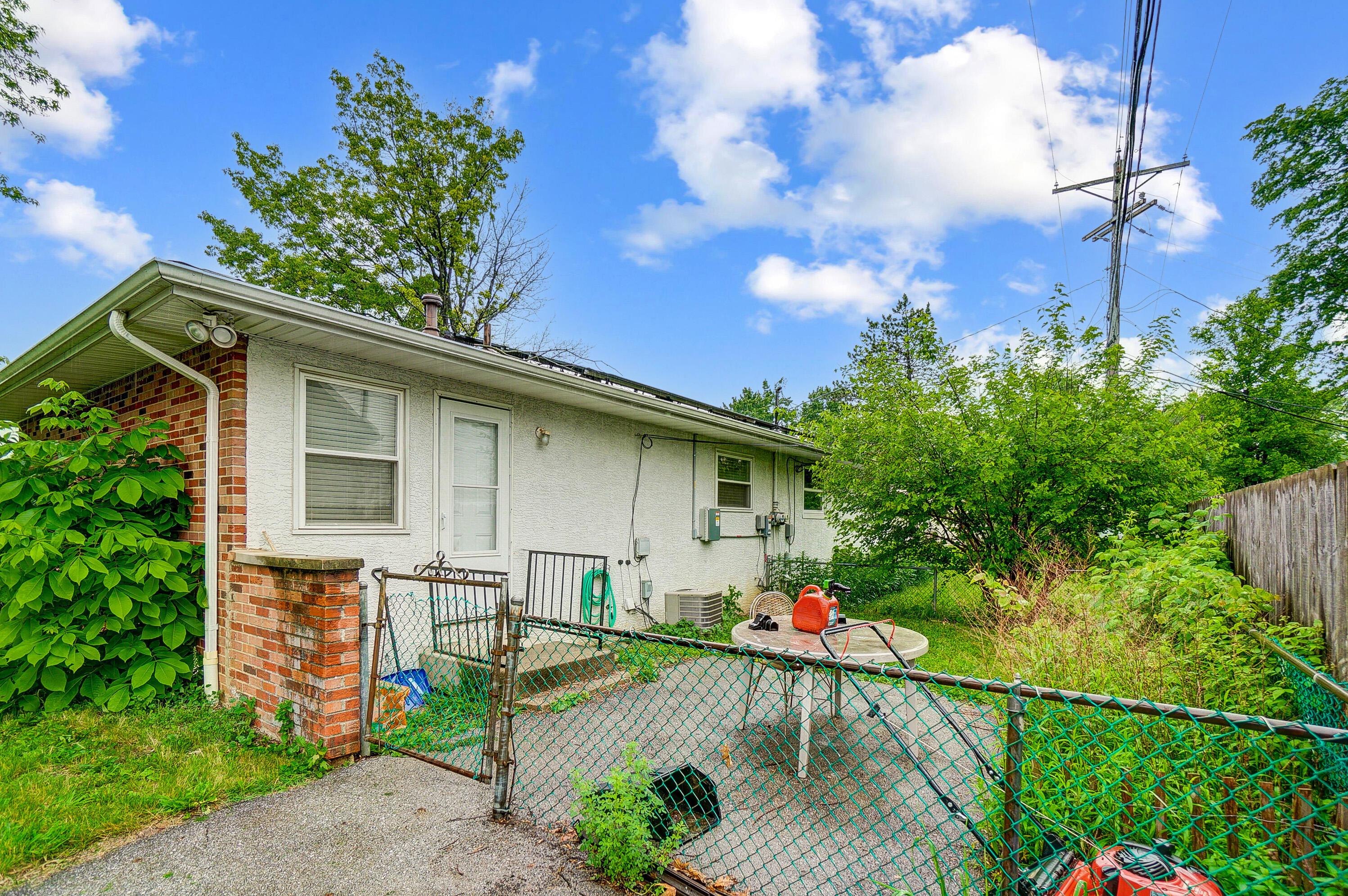 5056 Northtowne Boulevard, 5054