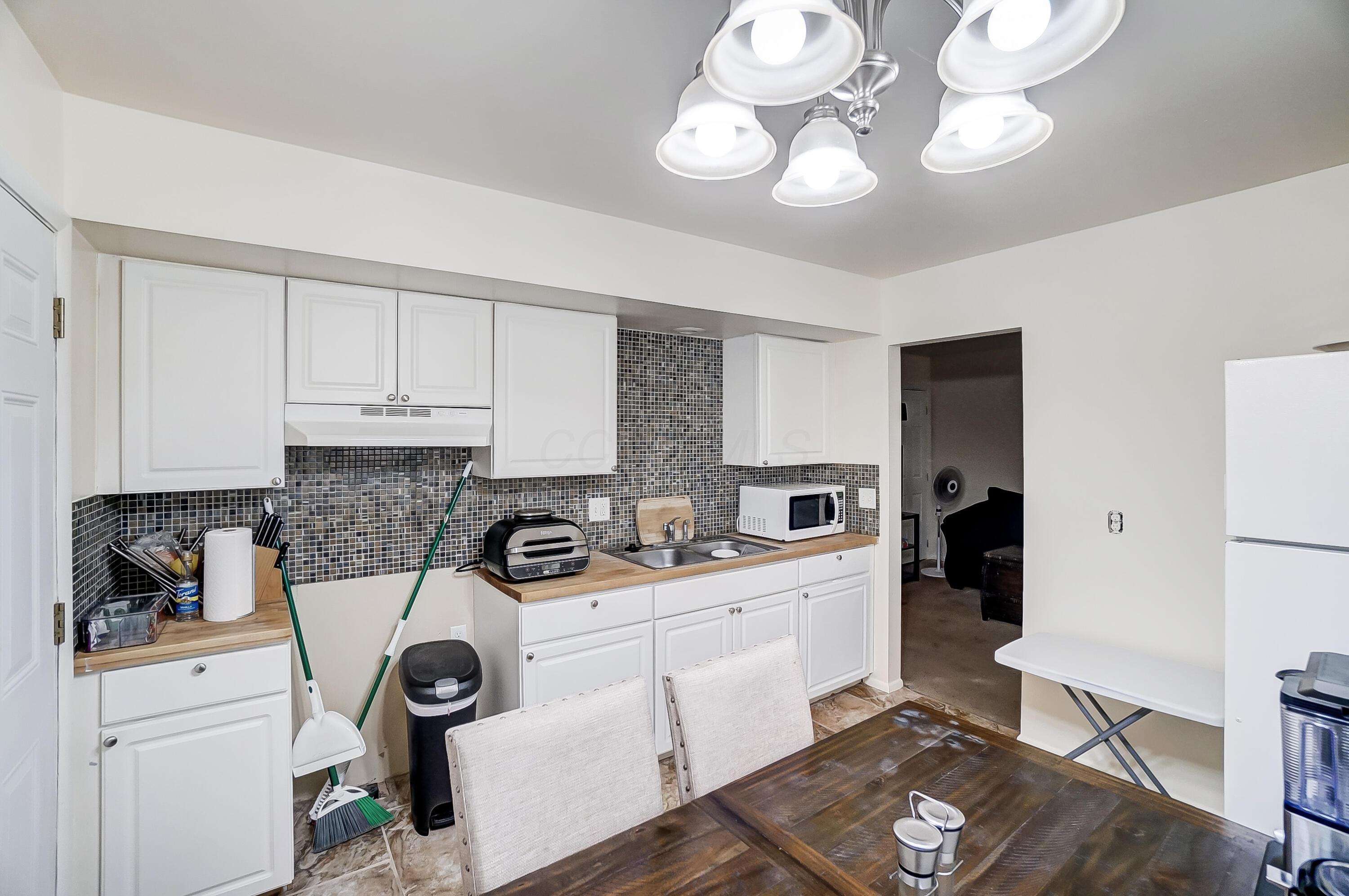 5056 Northtowne Boulevard, 5054