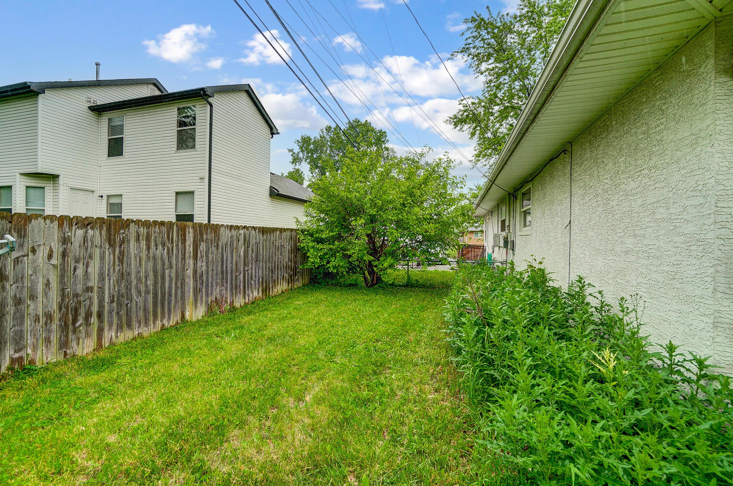 5056 Northtowne Boulevard, 5054