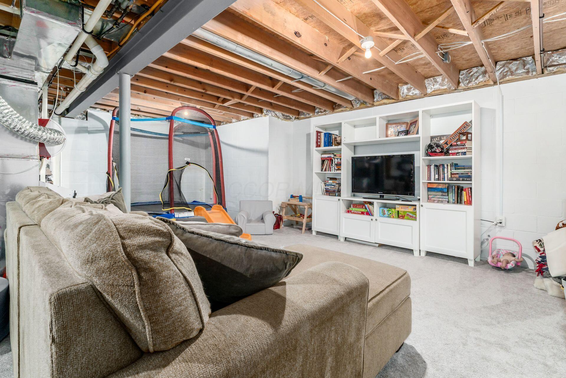 6014 Commonwealth Drive