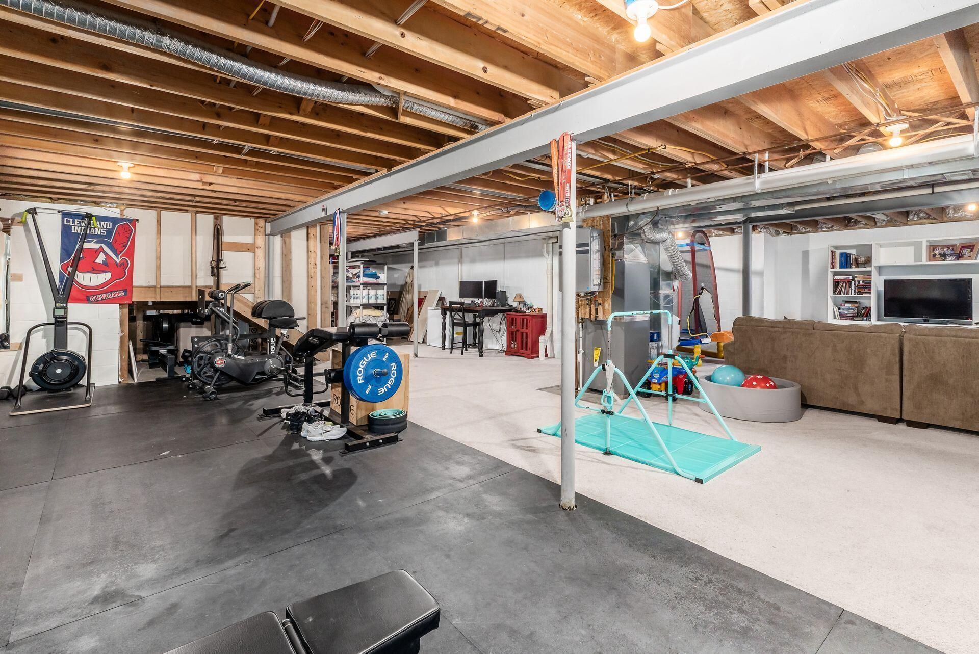 6014 Commonwealth Drive