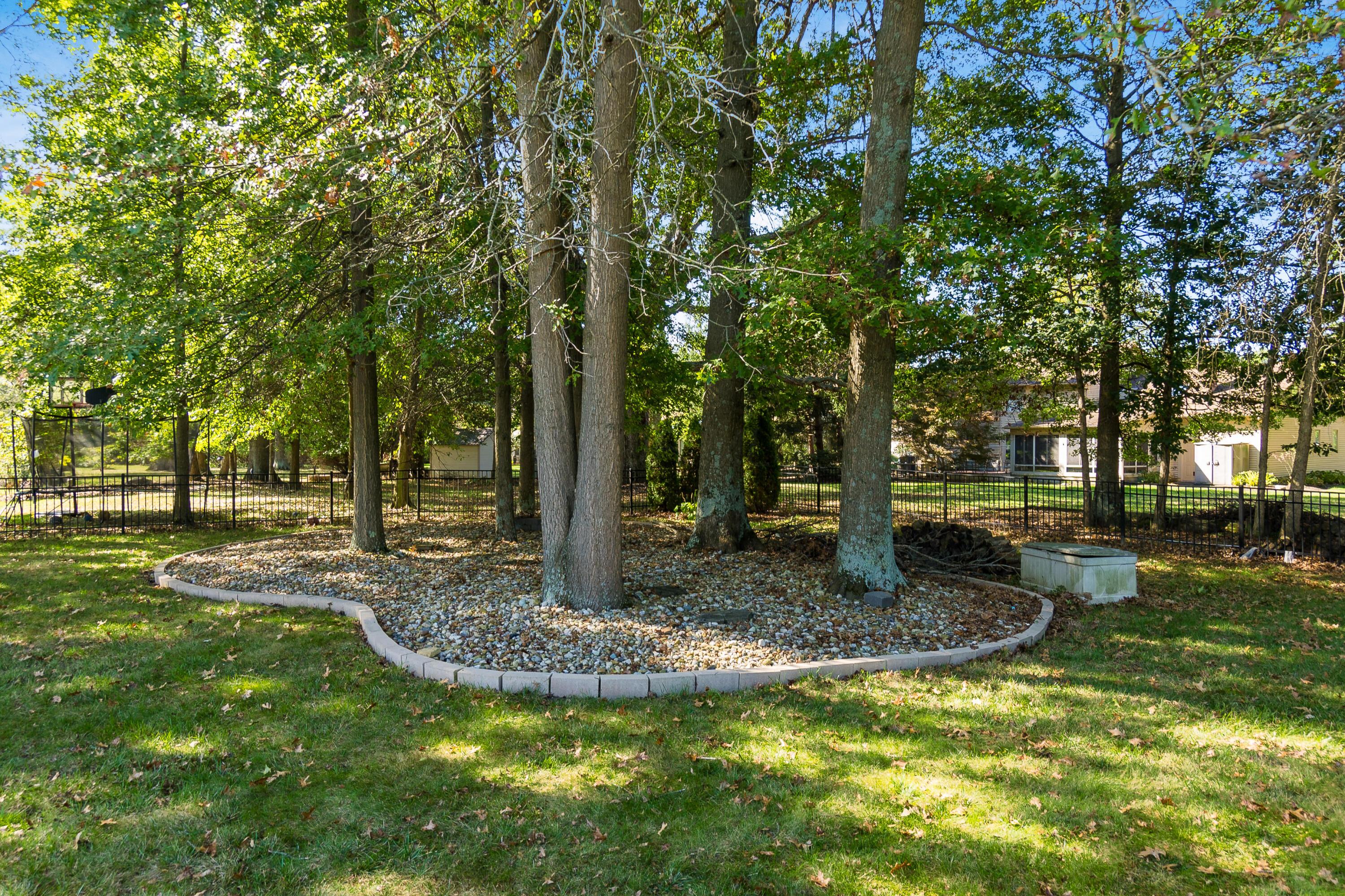 6014 Commonwealth Drive