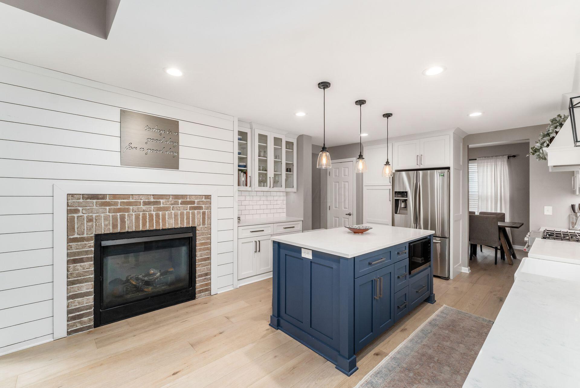 6014 Commonwealth Drive