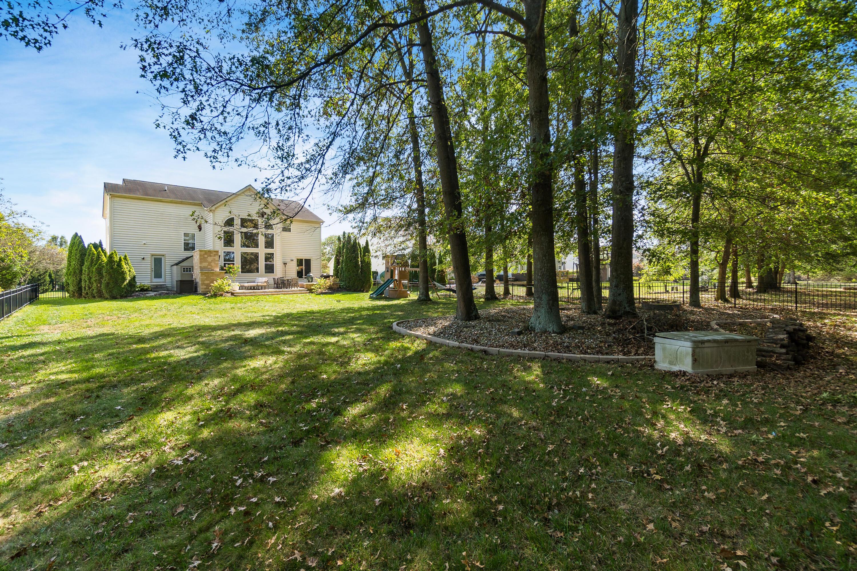 6014 Commonwealth Drive