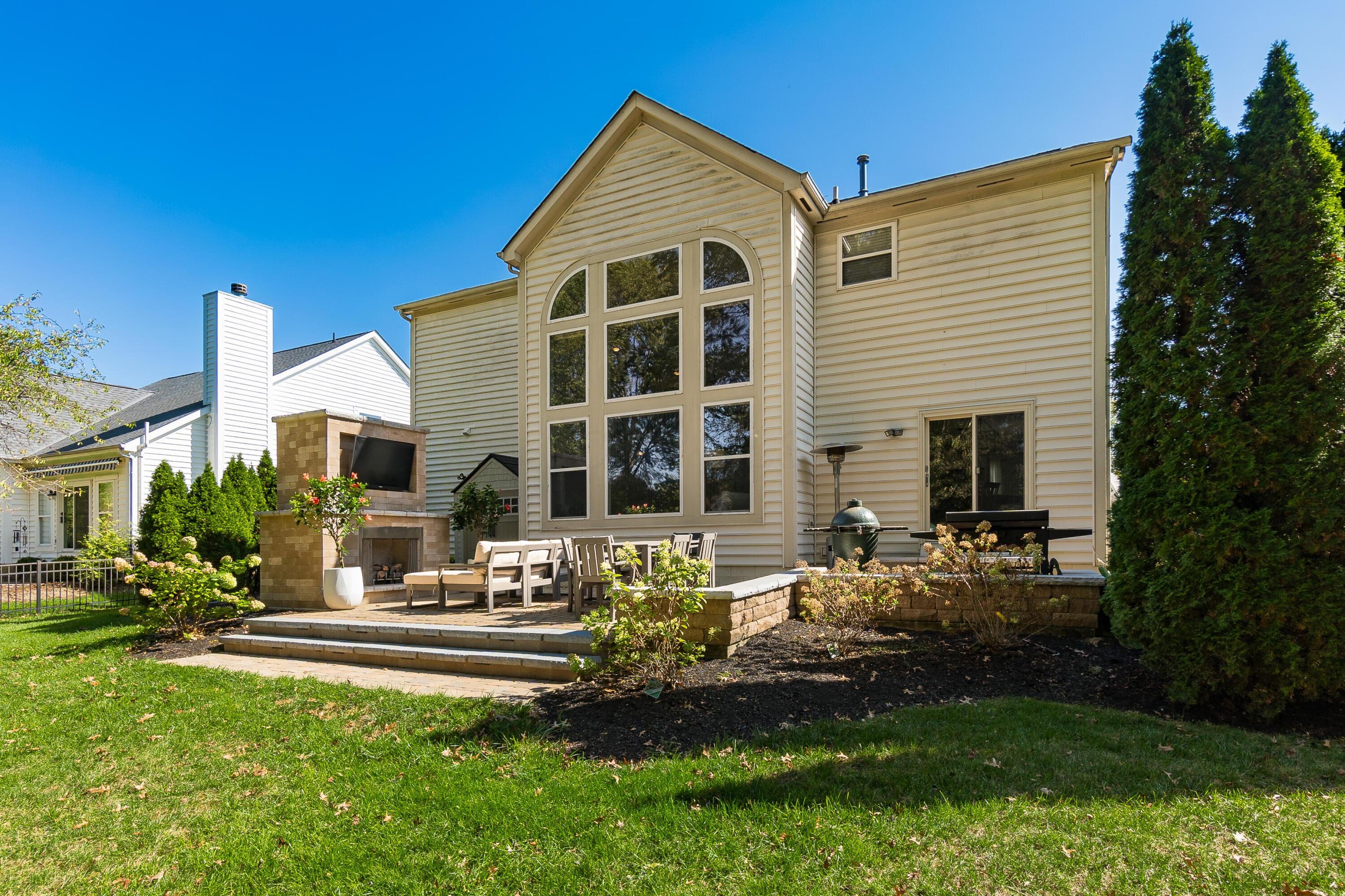 6014 Commonwealth Drive