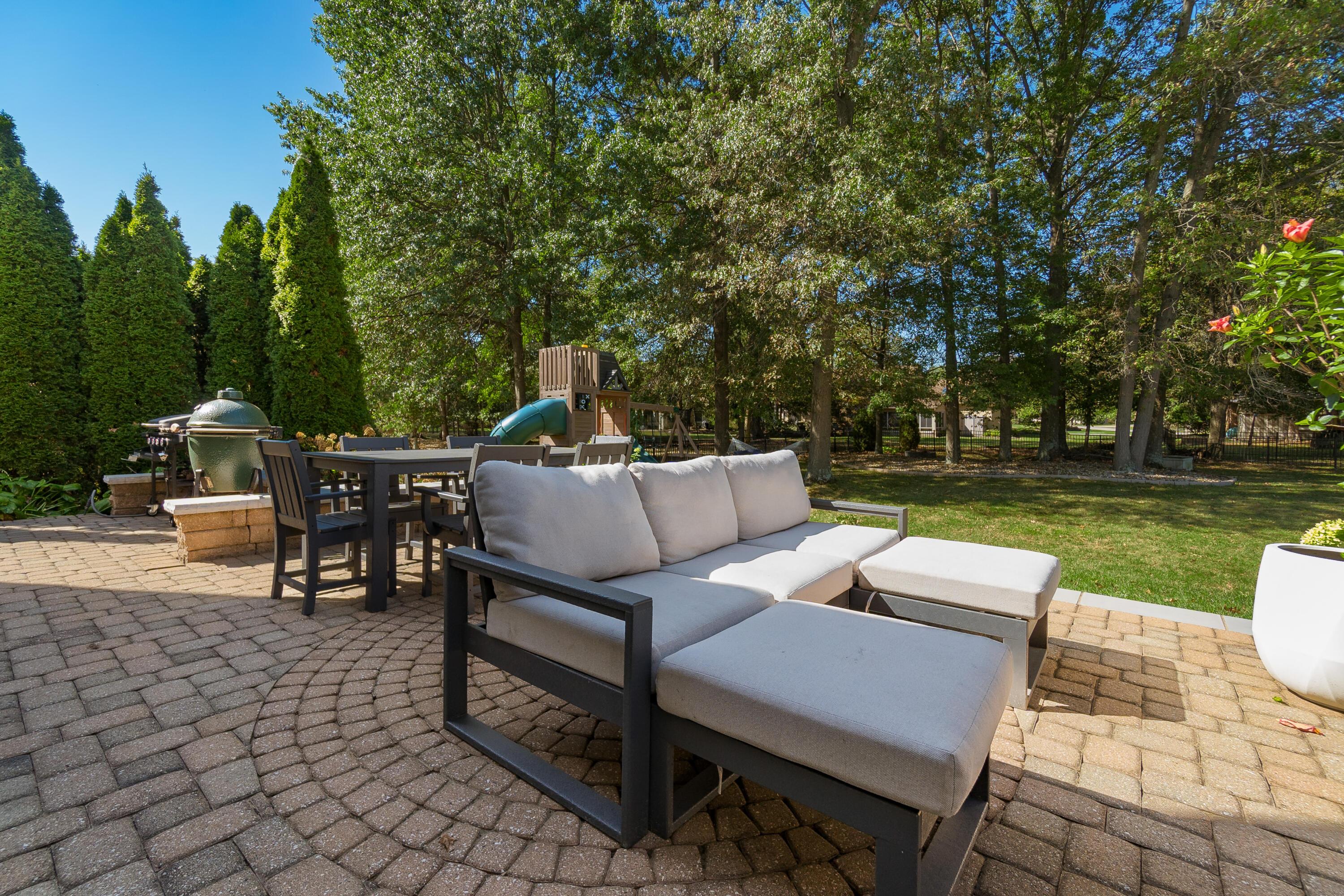 6014 Commonwealth Drive