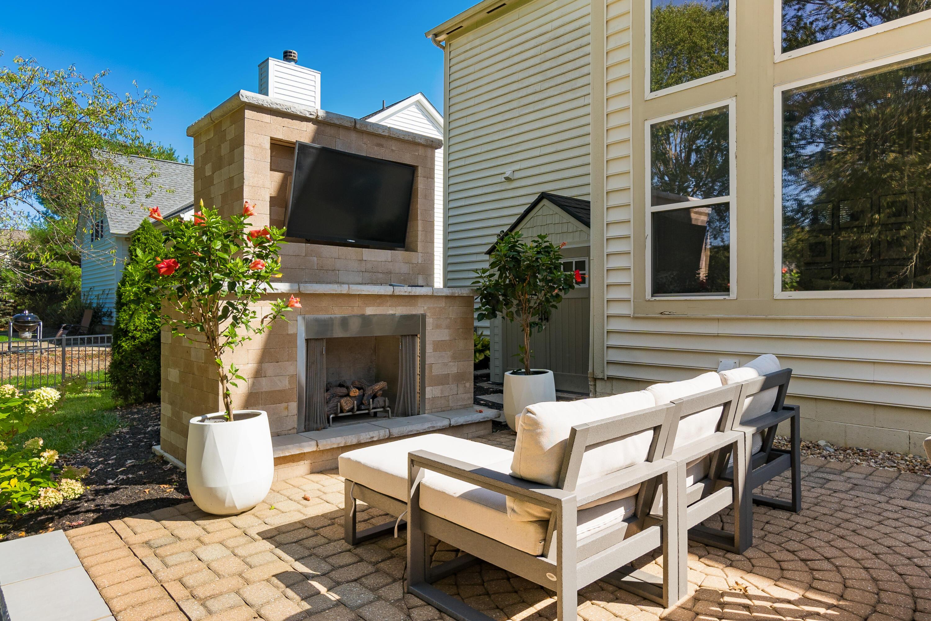 6014 Commonwealth Drive