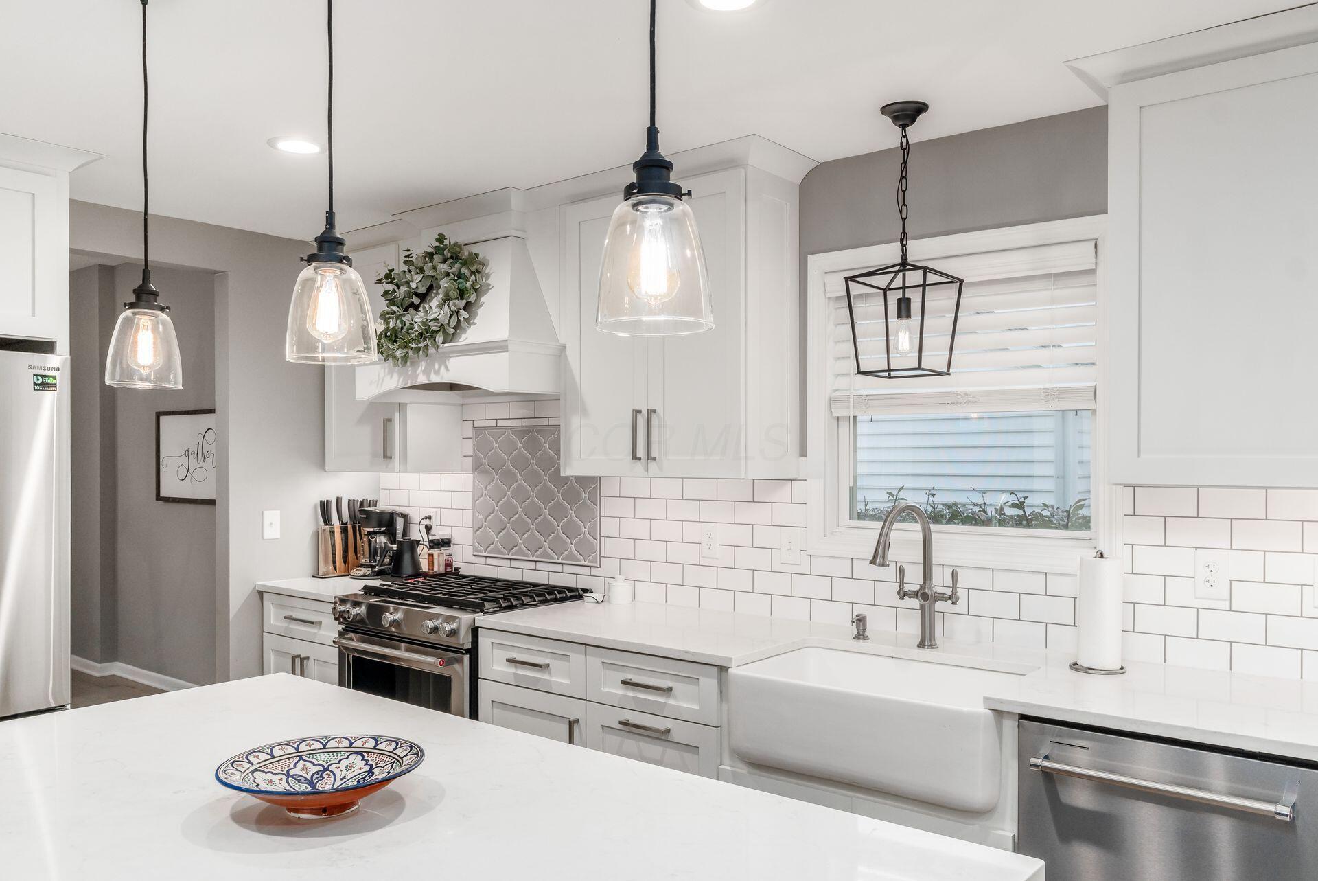 6014 Commonwealth Drive