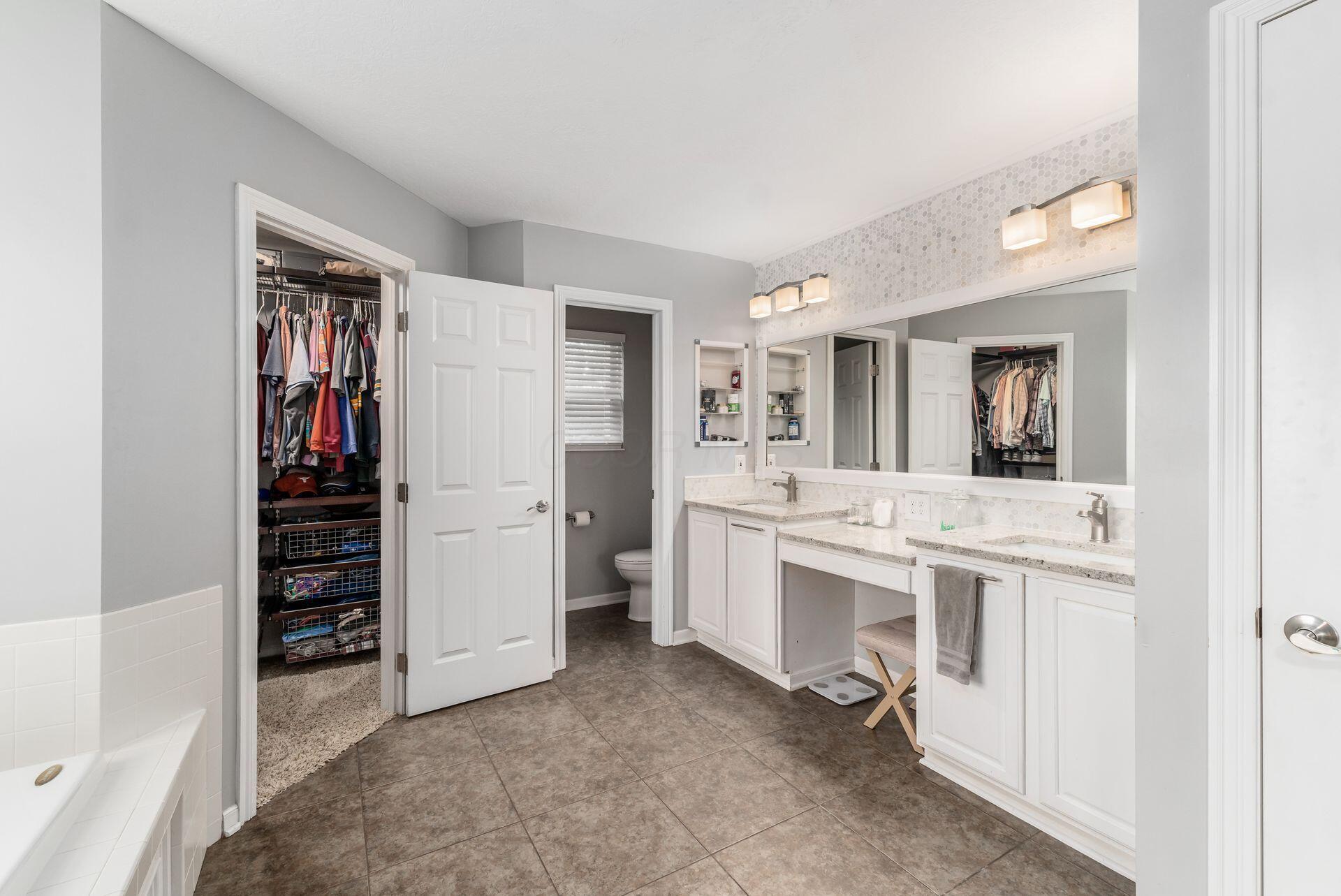 6014 Commonwealth Drive