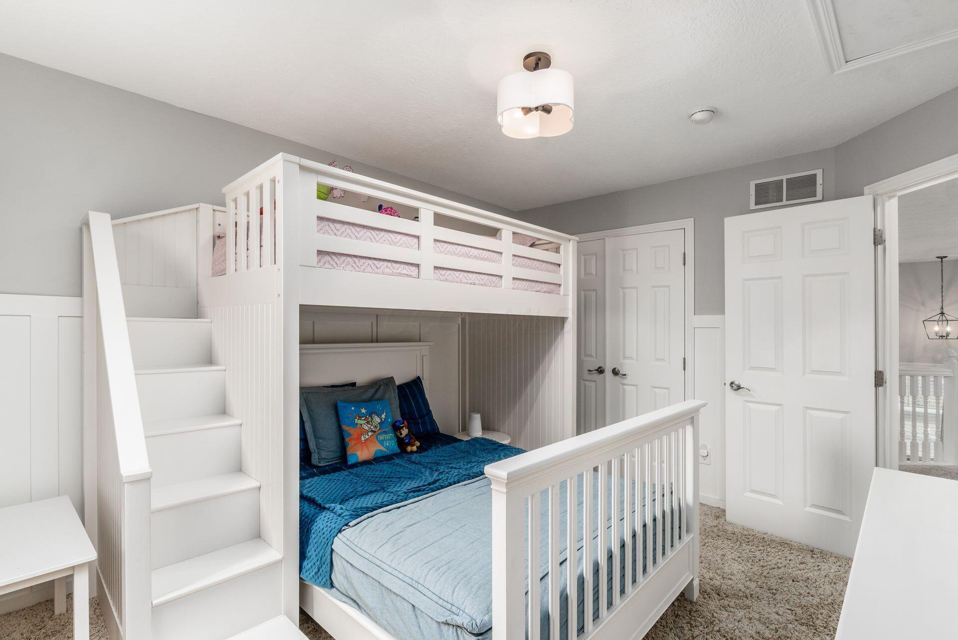 6014 Commonwealth Drive