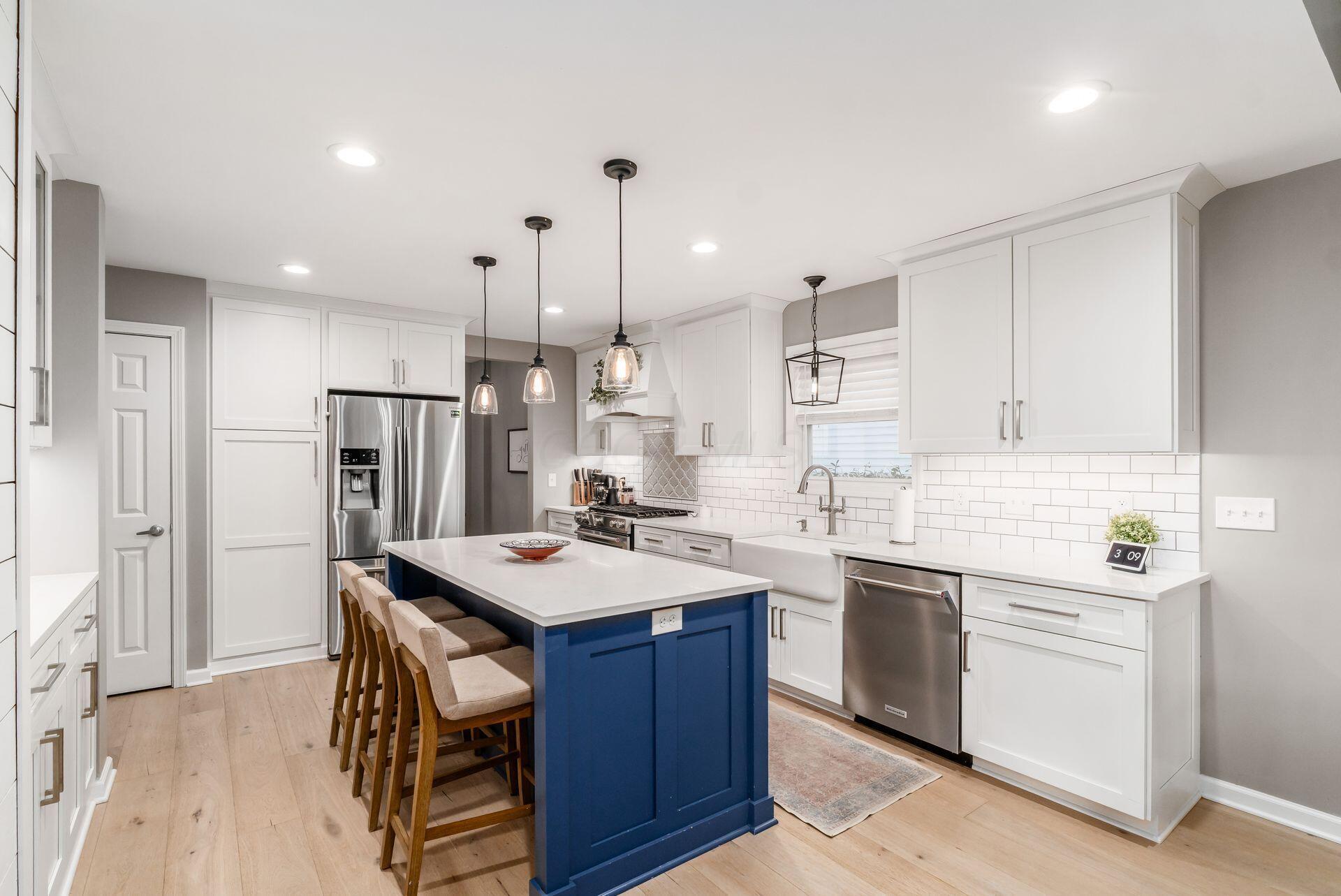 6014 Commonwealth Drive