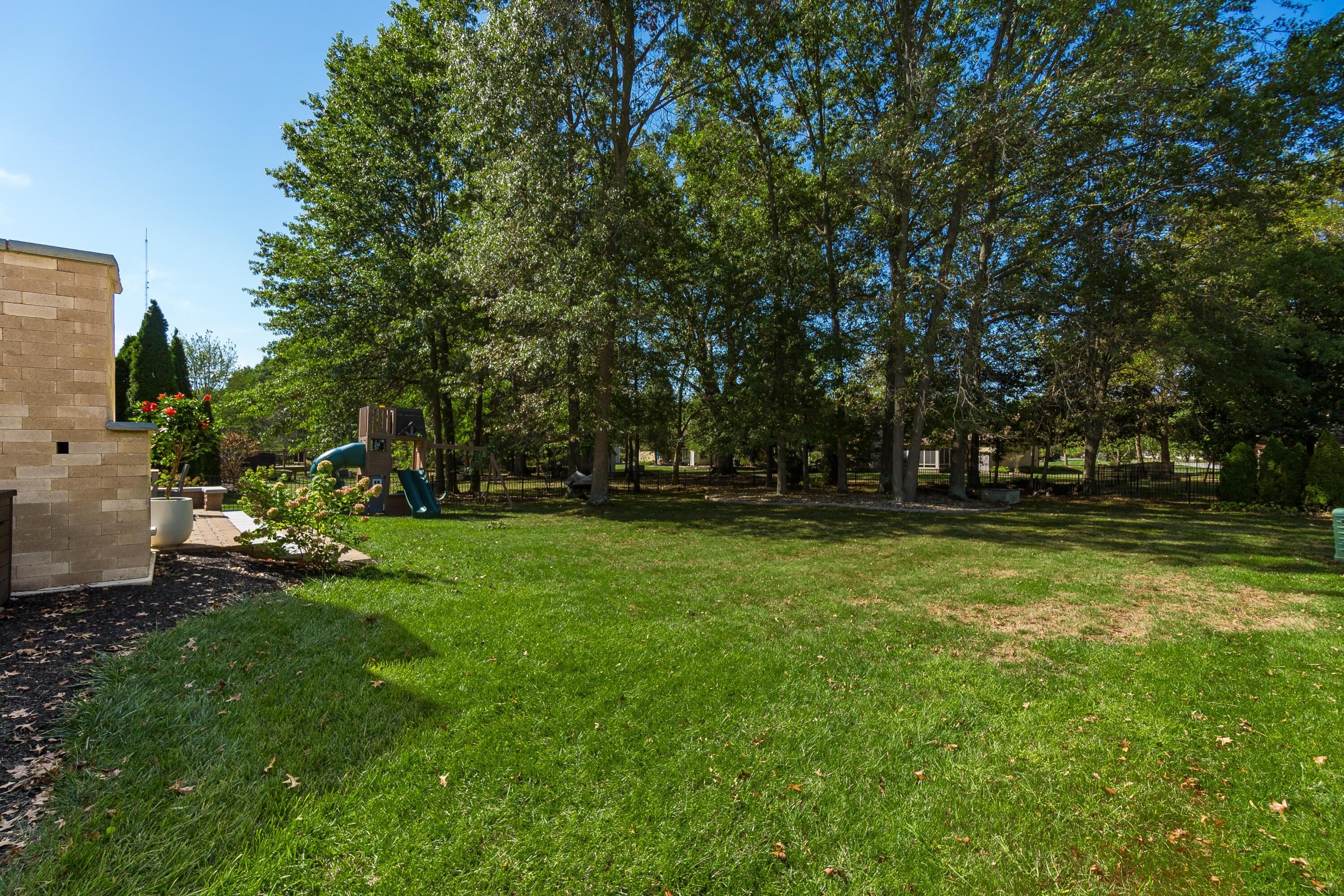 6014 Commonwealth Drive