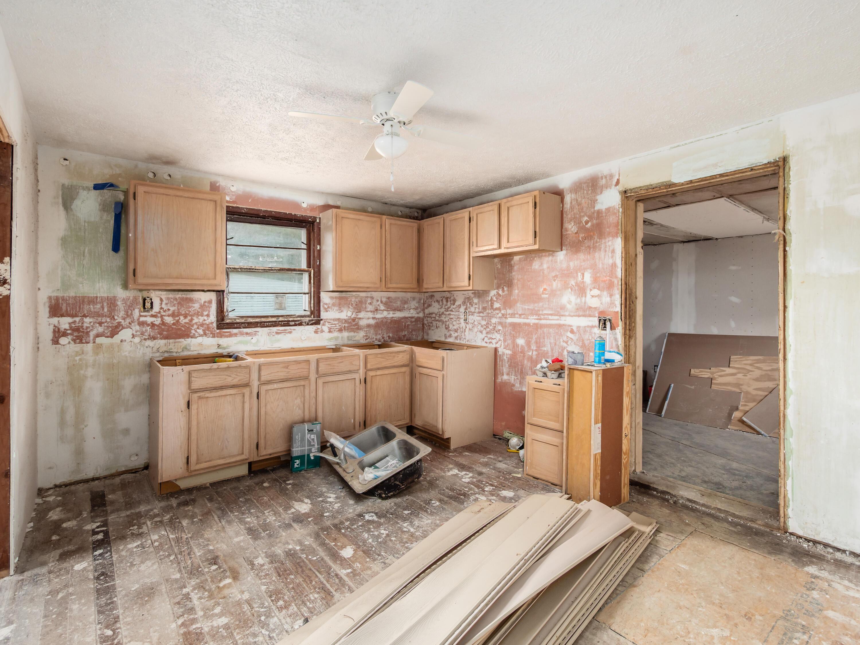 6160 Congress Street