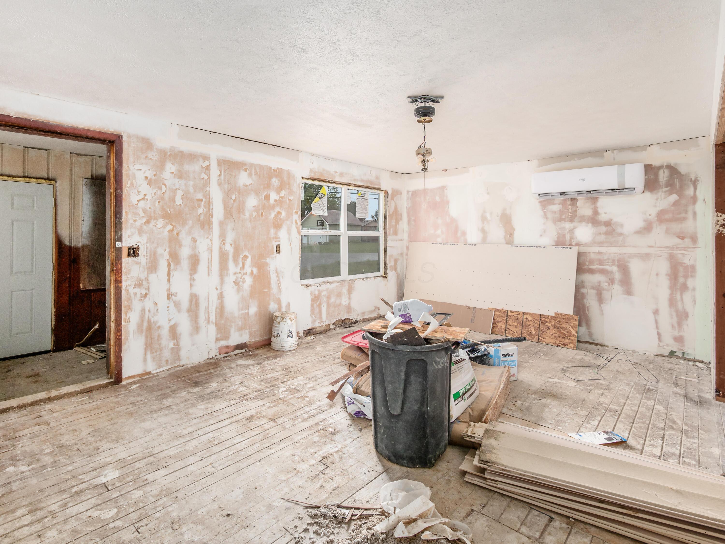 6160 Congress Street