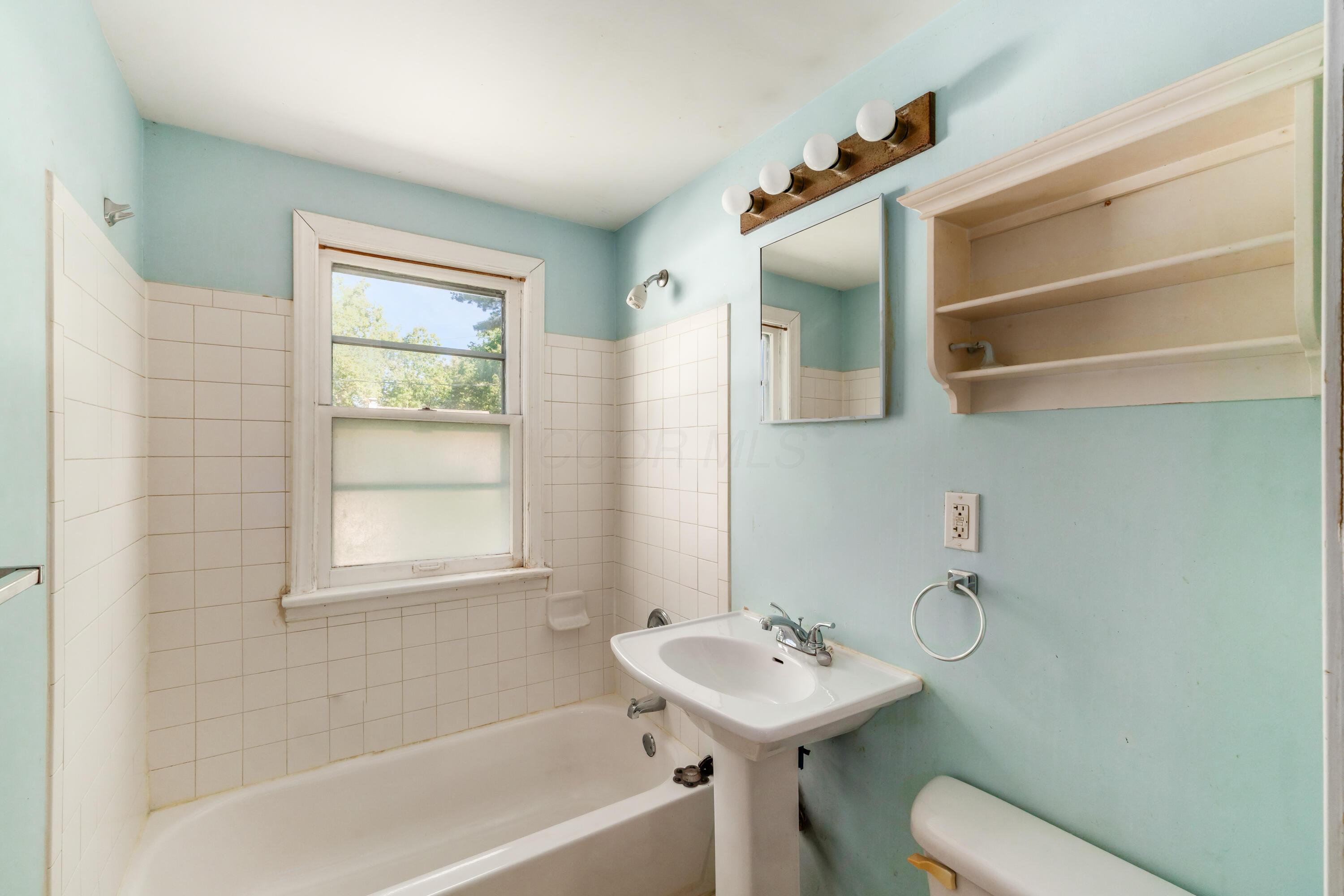 1872 Greenway Avenue S