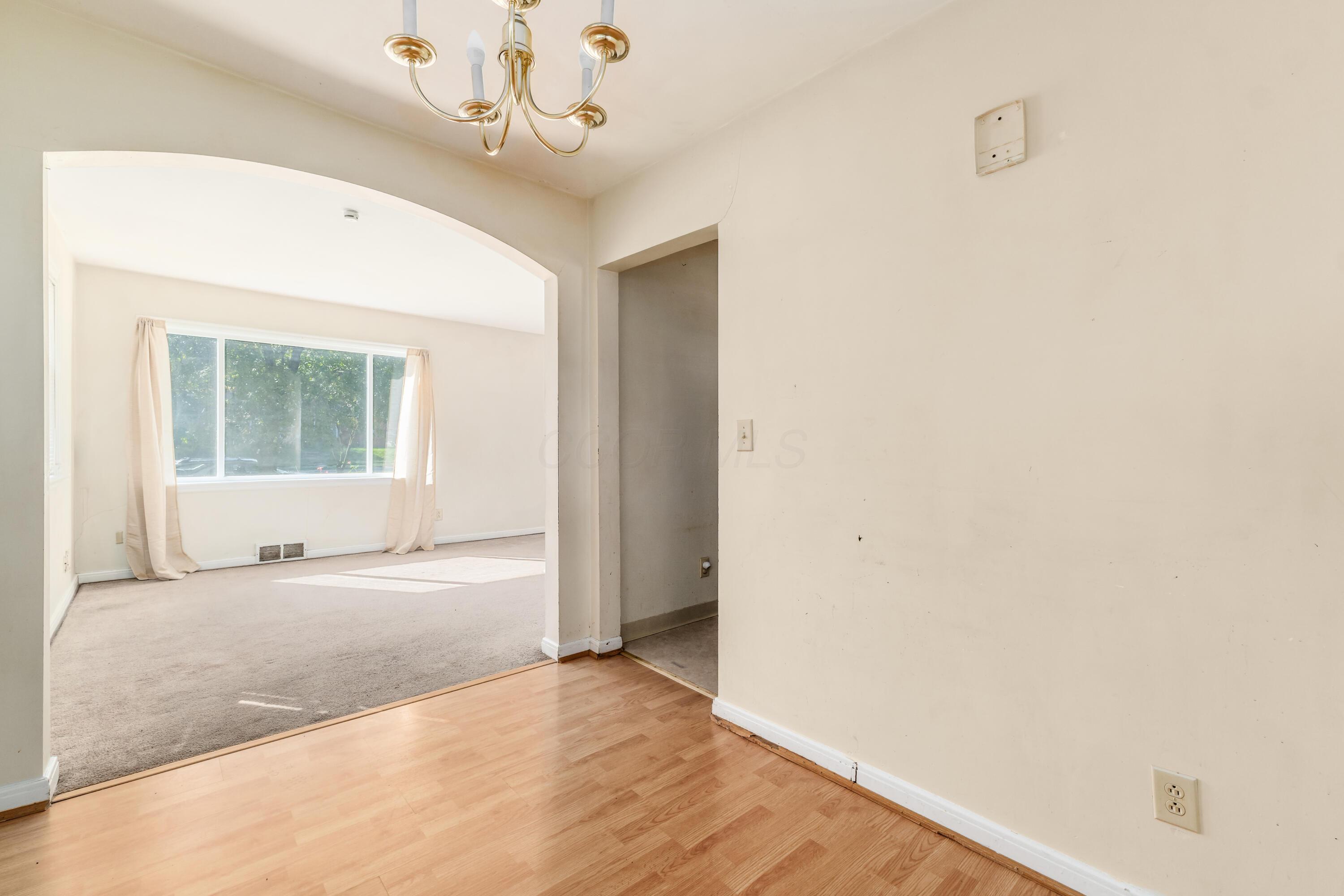 1872 Greenway Avenue S