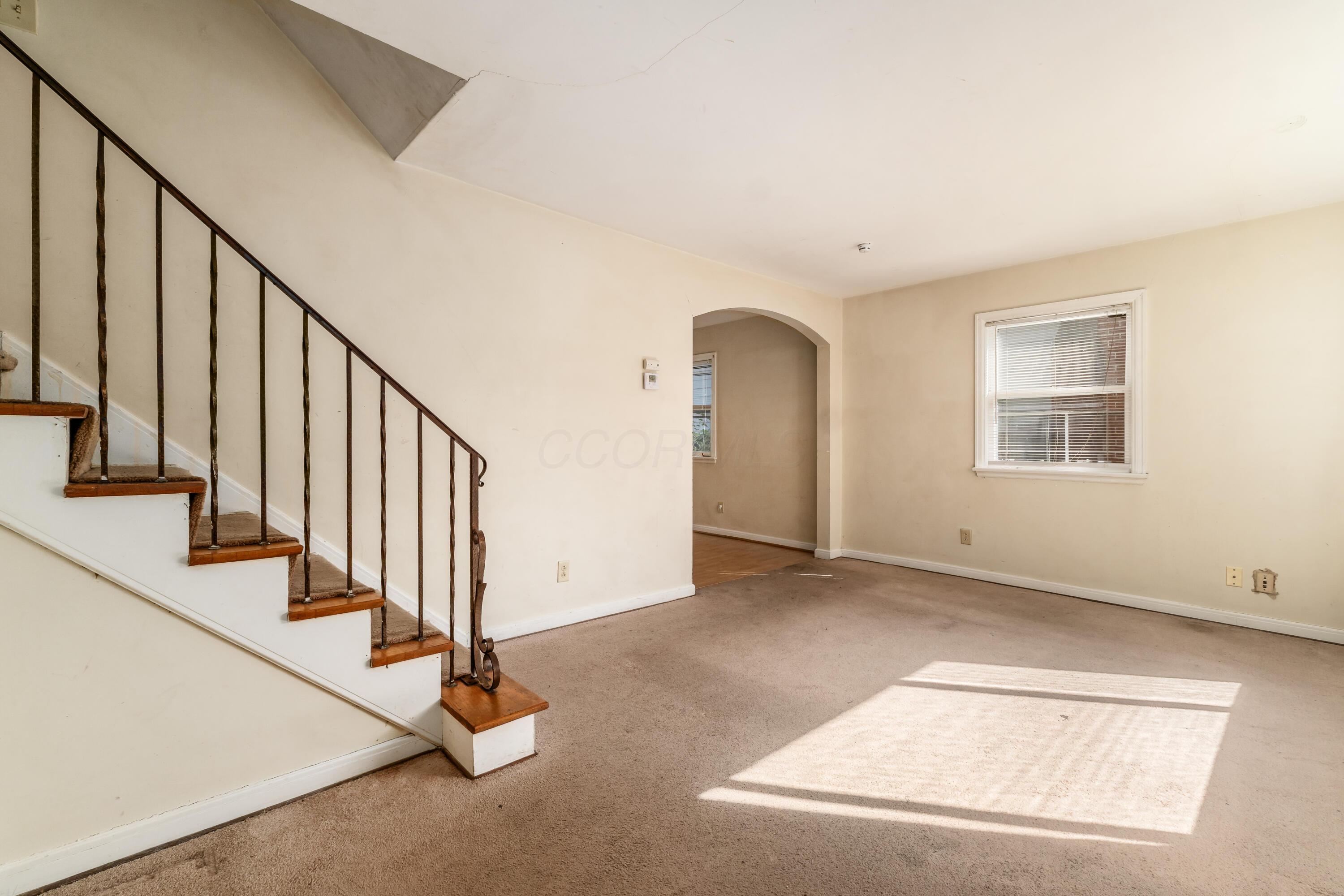 1872 Greenway Avenue S