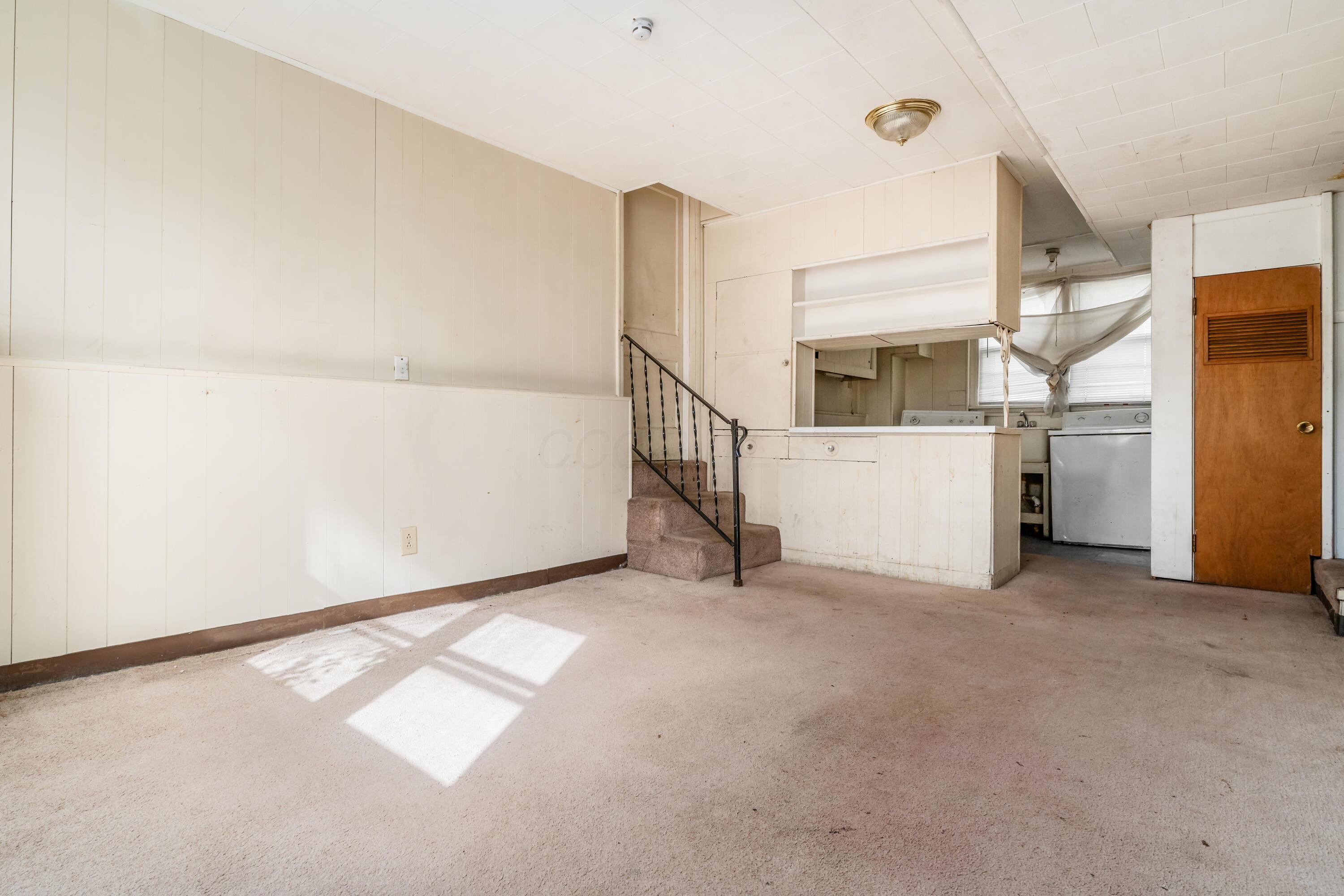 1872 Greenway Avenue S