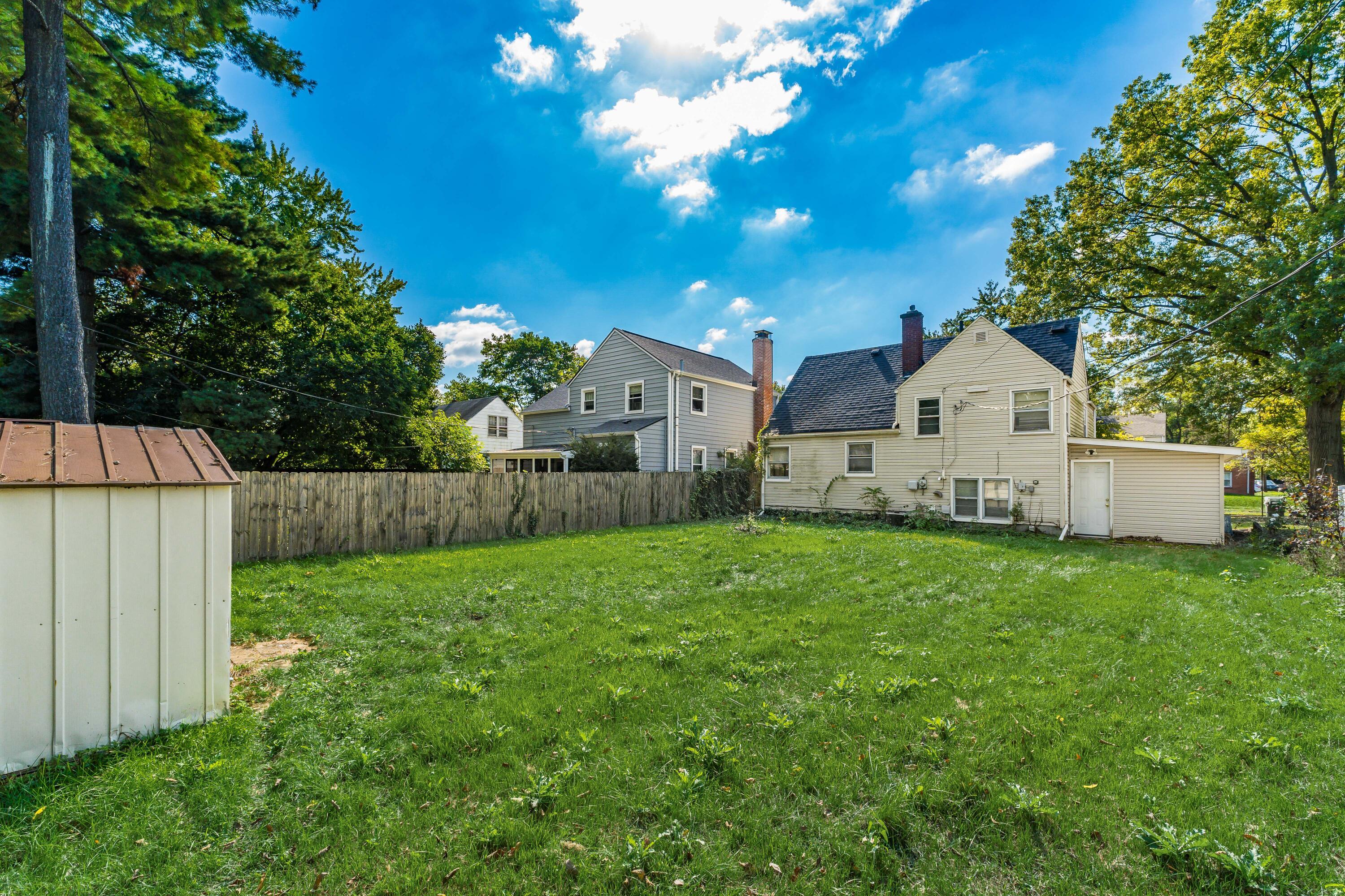 1872 Greenway Avenue S