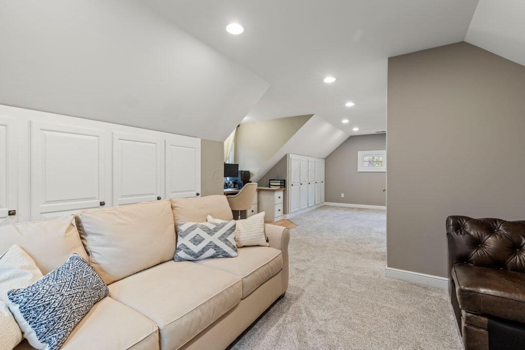 435 TRLLIUM Drive, Galloway