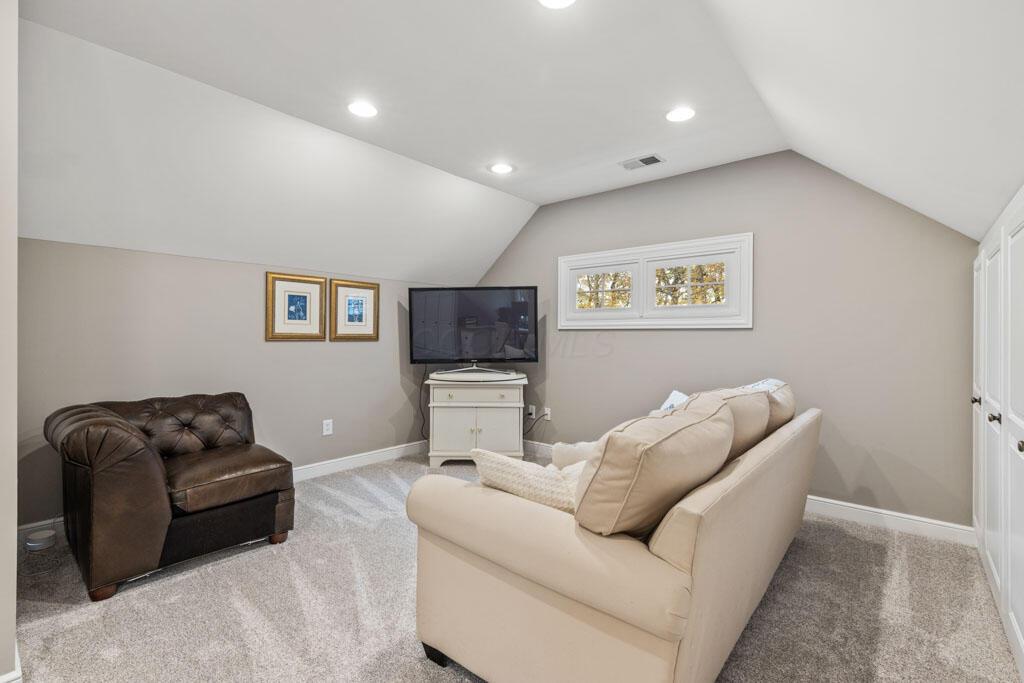 435 TRLLIUM Drive, Galloway