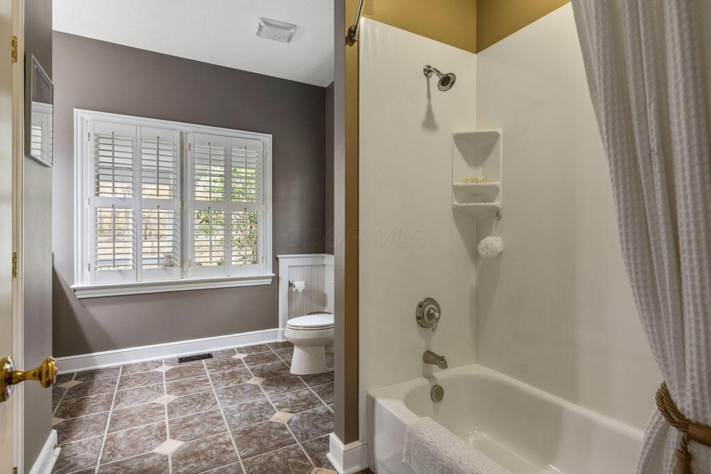 435 TRLLIUM Drive, Galloway