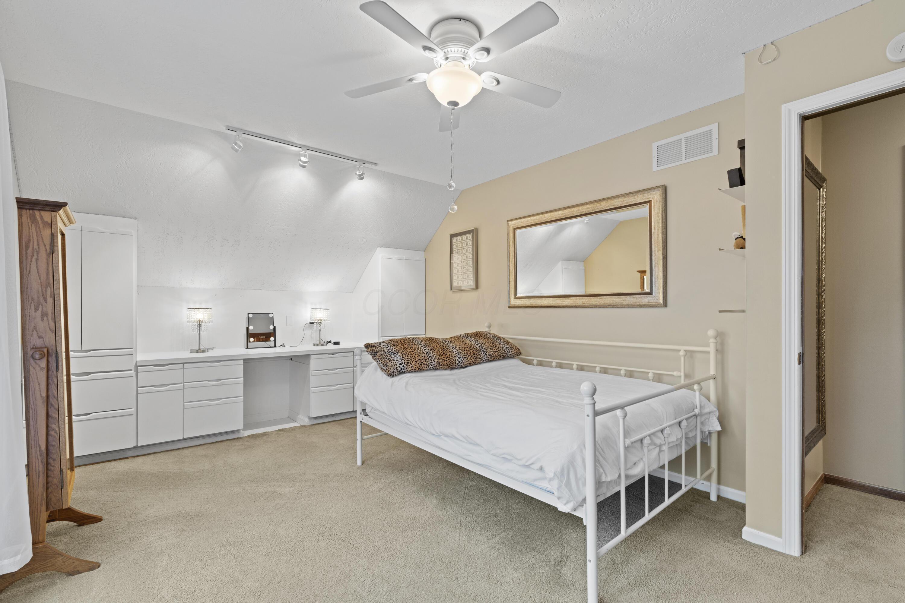 613 Millwood Court, Columbus