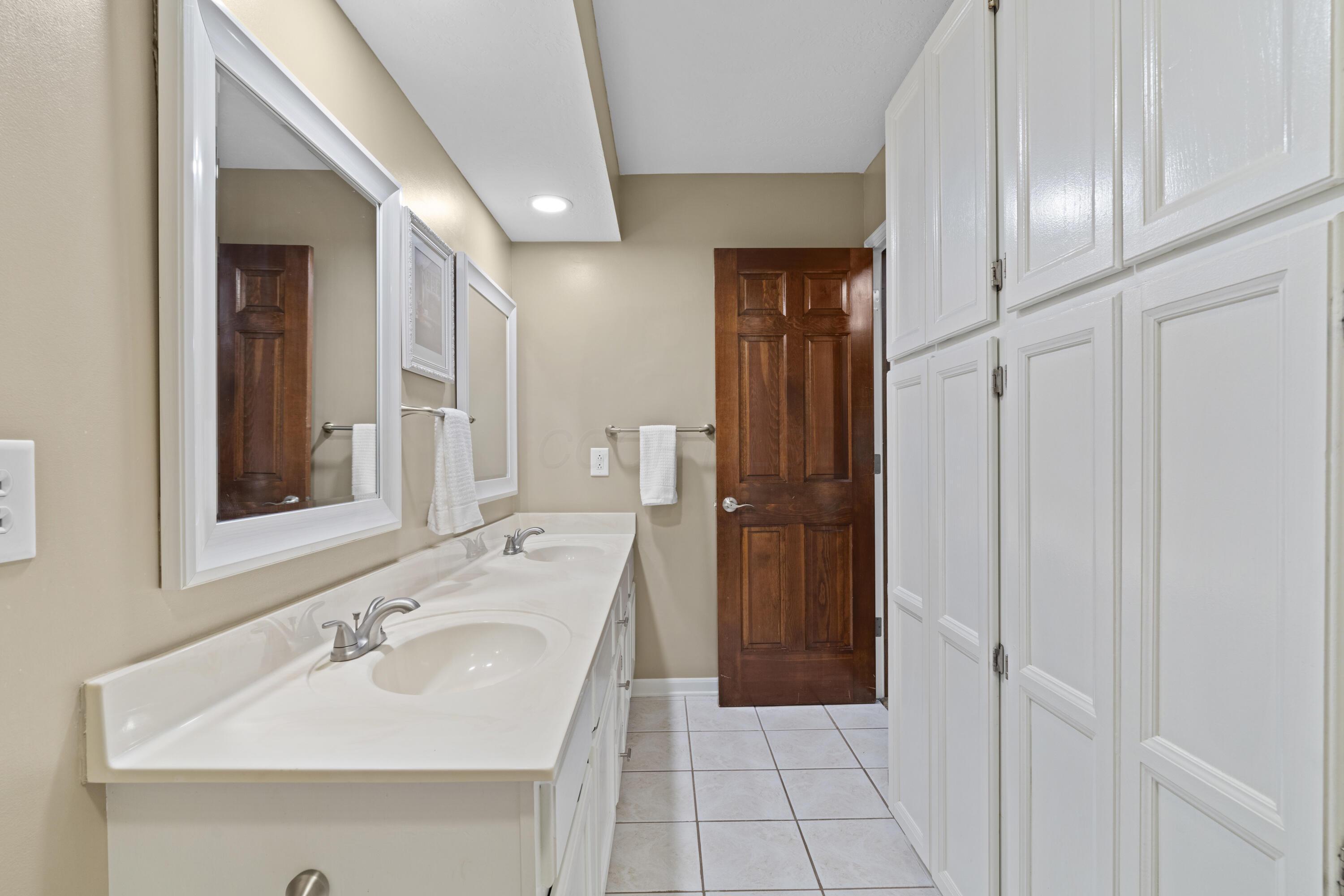 613 Millwood Court, Columbus