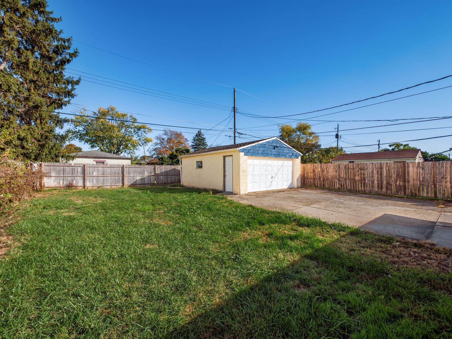 884 Bruckner Road, Columbus