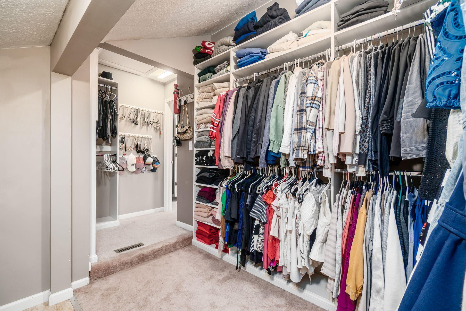 2160 Pleasant Colony Drive, Lewis Center