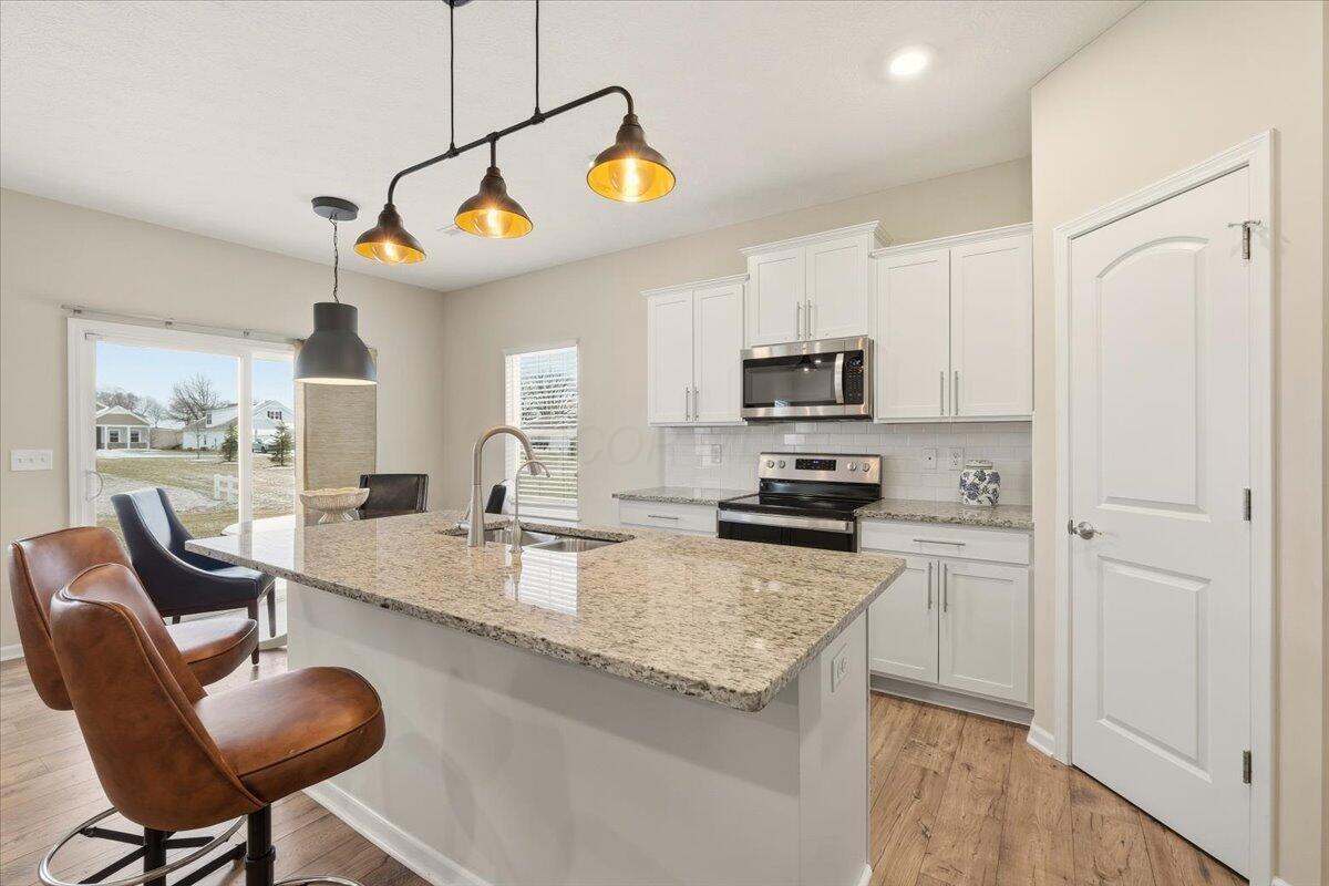 279 Mannaseh Drive W